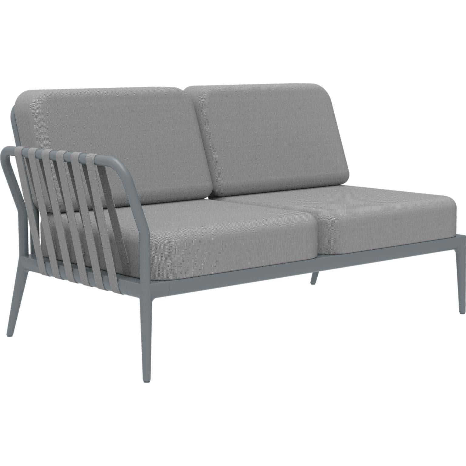 Ribbons Grau Doppeltes rechtes modulares sofa von MOWEE
Abmessungen: T83 x B148 x H81 cm (Sitzhöhe 42 cm).
MATERIAL: Aluminium und Polstermöbel.
Gewicht: 29 kg
Auch in verschiedenen Farben und Ausführungen erhältlich. 

Eine Collection'S, die durch