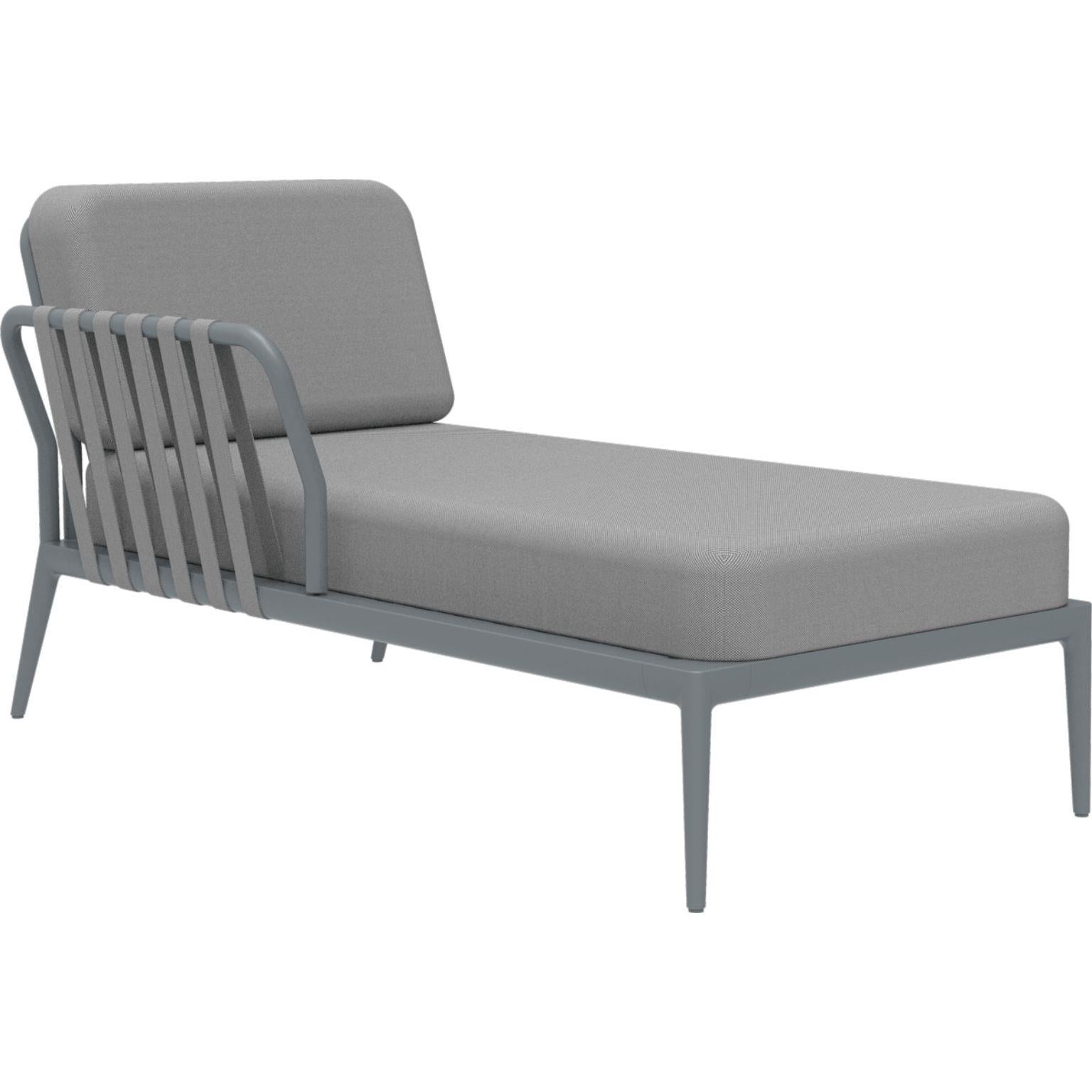 Ribbons grey right chaise longue by MOWEE
Dimensions: D80 x W155 x H81 cm
Material: Aluminum, Upholstery
Weight: 28 kg
Also available in different colours and finishes.

An unmistakable collection for its beauty and robustness. A tribute to