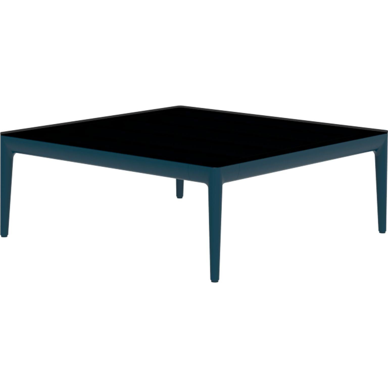 Ribbons navy 76 coffee table by MOWEE
Dimensions: D76 x W76 x H29 cm
Material: Aluminum and HPL top.
Weight: 12 kg.
Also available in different colors and finishes. (HPL Black Edge or Neolith top).

An unmistakable collection for its beauty