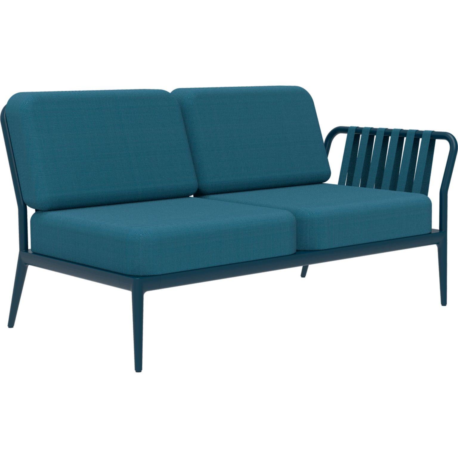 Ribbons Navy Doppeltes linkes modulares sofa von MOWEE
Abmessungen: T83 x B148 x H81 cm (Sitzhöhe 42 cm).
MATERIAL: Aluminium und Polstermaterial.
Gewicht: 29 kg
Auch in verschiedenen Farben und Ausführungen erhältlich.

Eine Collection'S, die durch