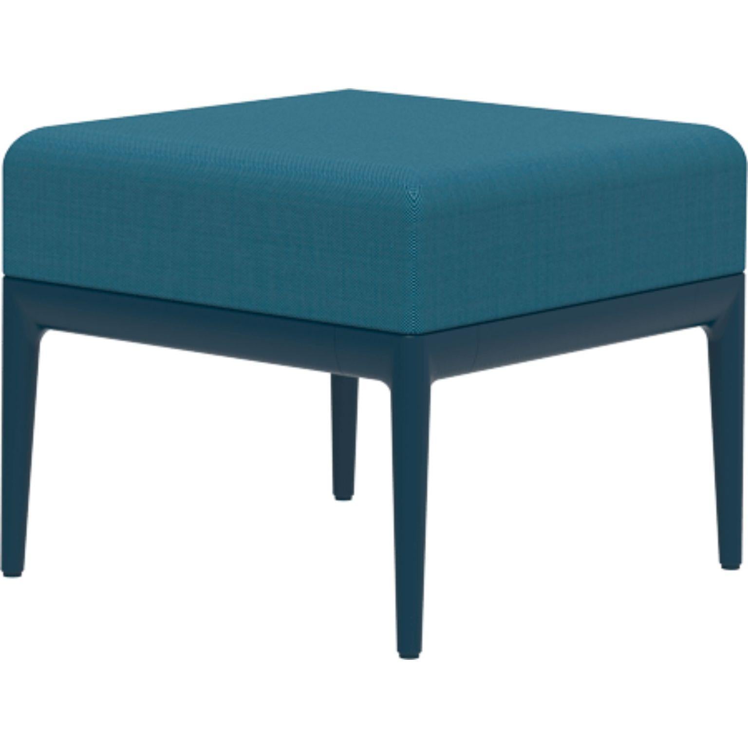 Ribbons Navy Puff by MOWEE
Dimensions: D50 x W50 x H42 cm.
Material: Aluminum and upholstery.
Weight: 9.3 kg
Also available in different colors and finishes. 

An unmistakable collection for its beauty and robustness. A tribute to the