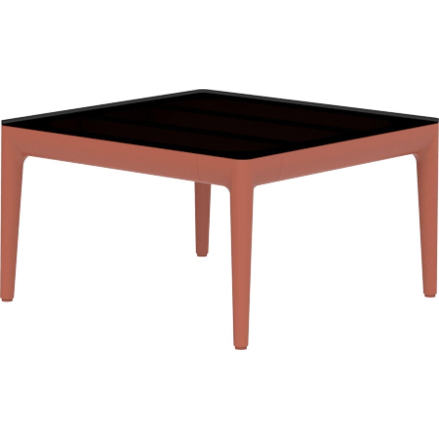 Table basse Ribbons Salmon 50 by MOWEE
Dimensions : D50 x W50 x H29 cm.
Matériau : Aluminium et plateau HPL.
Poids : 8 kg.
Également disponible en différentes couleurs et finitions. (HPL Black Edge ou Neolith top).

Une collection incontournable