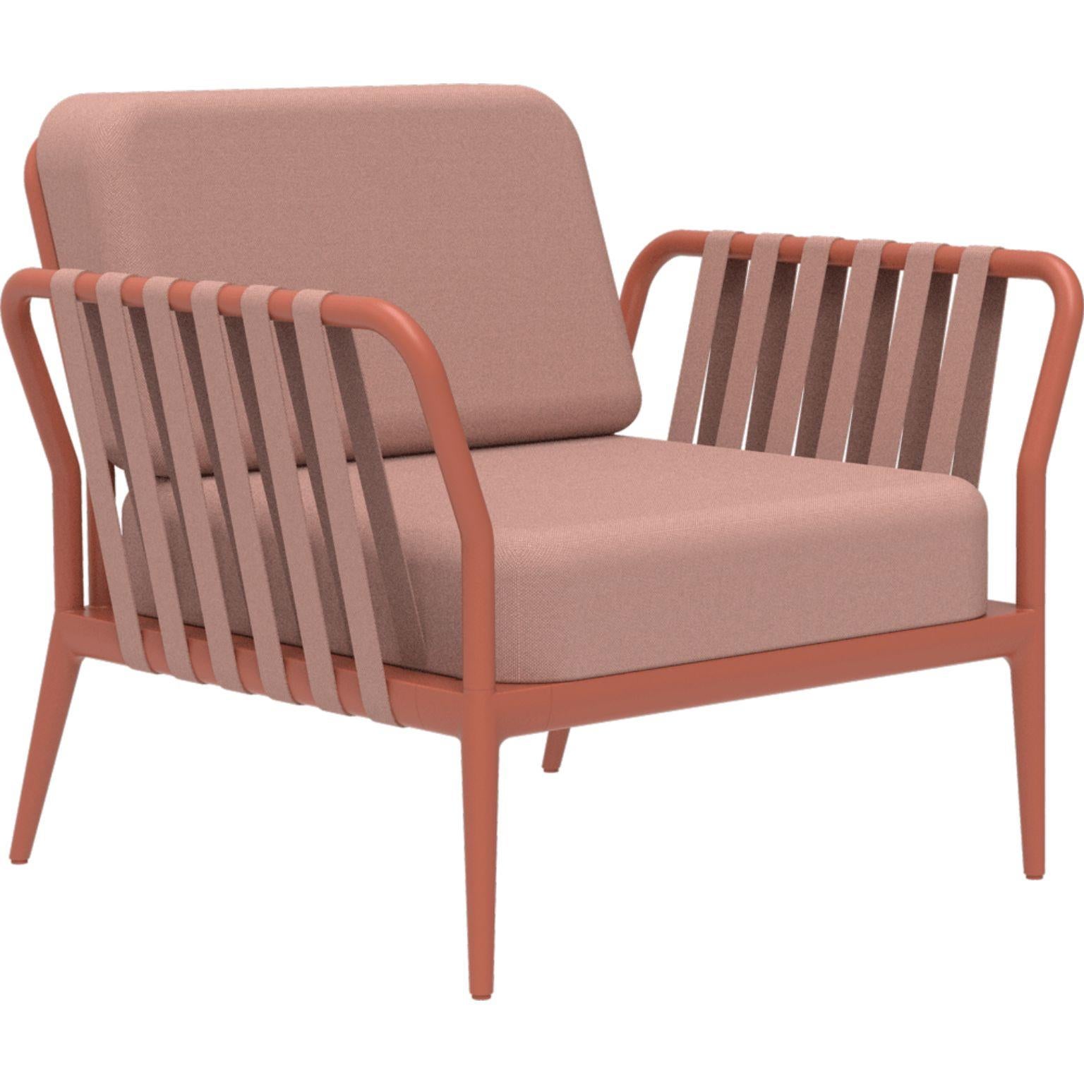 Ribbons salmon armchair by Mowee.
Dimensions: D83 x W91 x H81 cm (Seat Height 42 cm).
Material: Aluminium, upholstery.
Weight: 20 kg
Also Available in different colours and finishes. 

An unmistakable collection for its beauty and robustness.