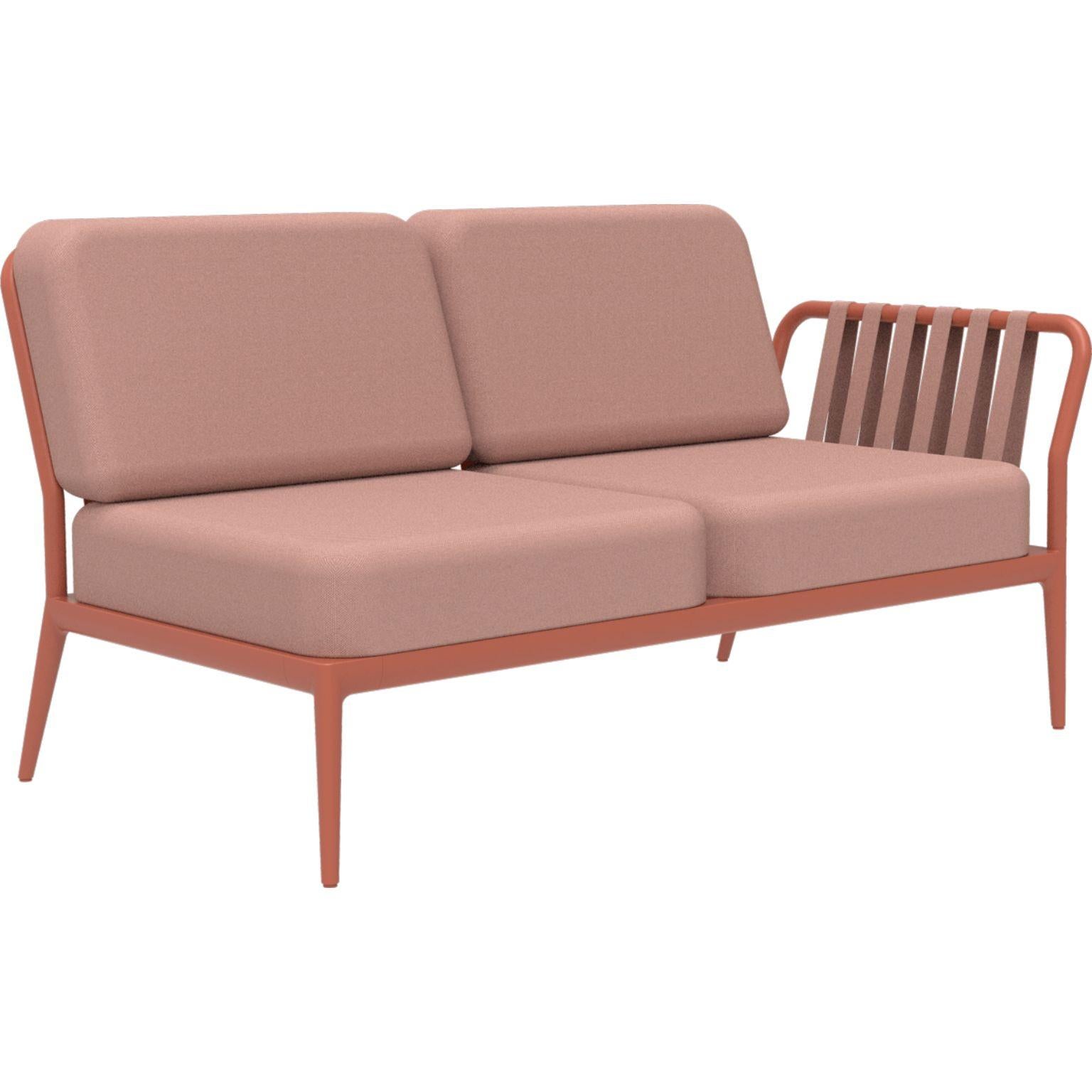 Ribbons Salmon double left modular sofa by Mowee
Dimensions: D83 x W148 x H81 cm (seat height 42 cm).
Material: Aluminium and upholstery.
Weight: 29 kg
Also available in different colors and finishes.

An unmistakable collection for its beauty