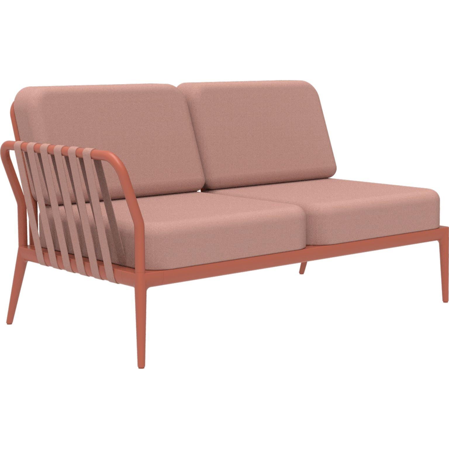Ribbons Salmon double right modular sofa by Mowee
Dimensions: D83 x W148 x H81 cm (seat height 42 cm).
Material: Aluminium and upholstery.
Weight: 29 kg
Also available in different colors and finishes.

An unmistakable collection for its