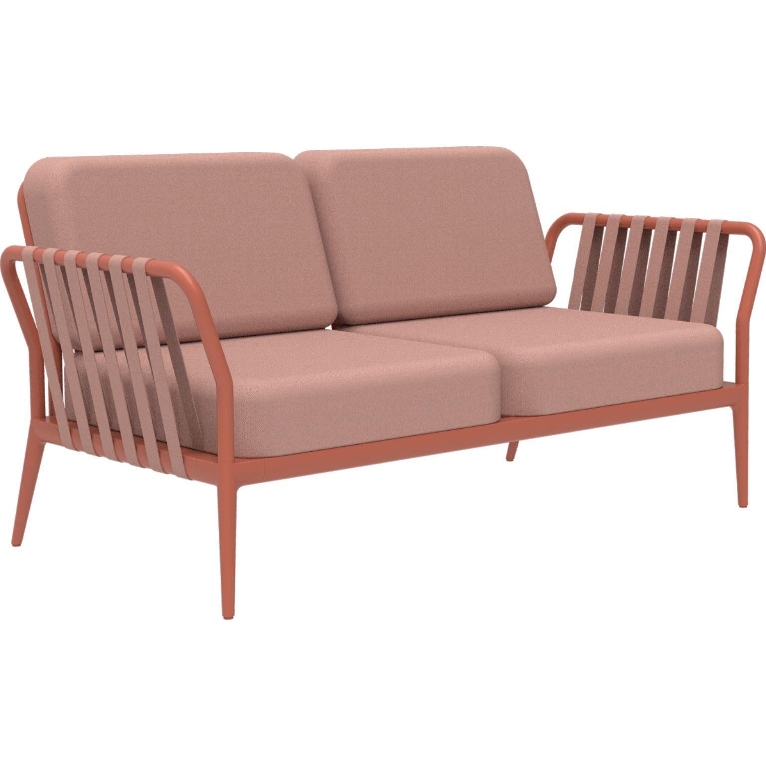 Ribbons salmon sofa by Mowee.
Dimensions: D83 x W160 x H81 cm.
Material: Aluminium, Upholstery
Weight: 32 kg
Also available in different colors and finishes. 

An unmistakable collection for its beauty and robustness. A tribute to the