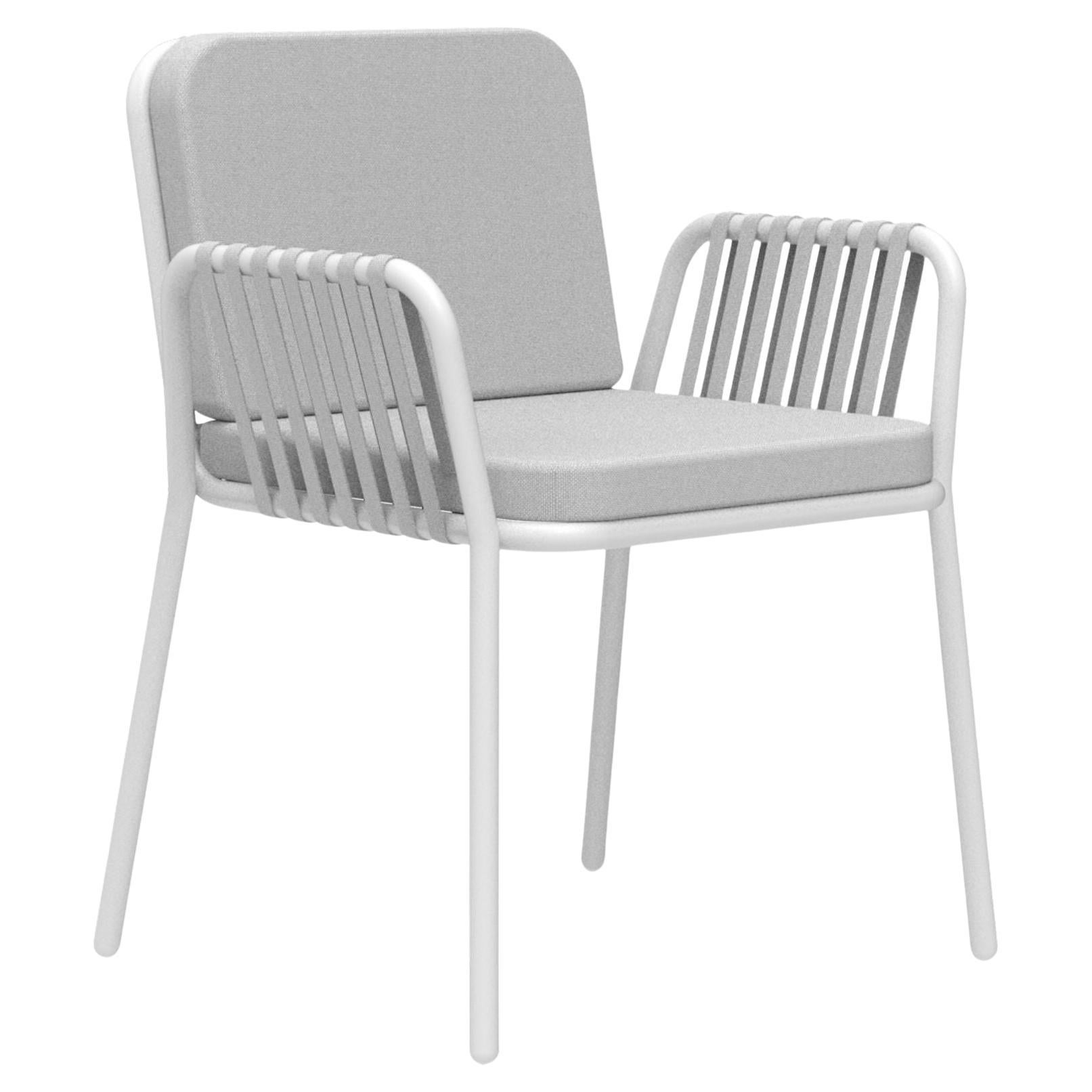 Weißer Sessel mit Bändern von MOWEE im Angebot