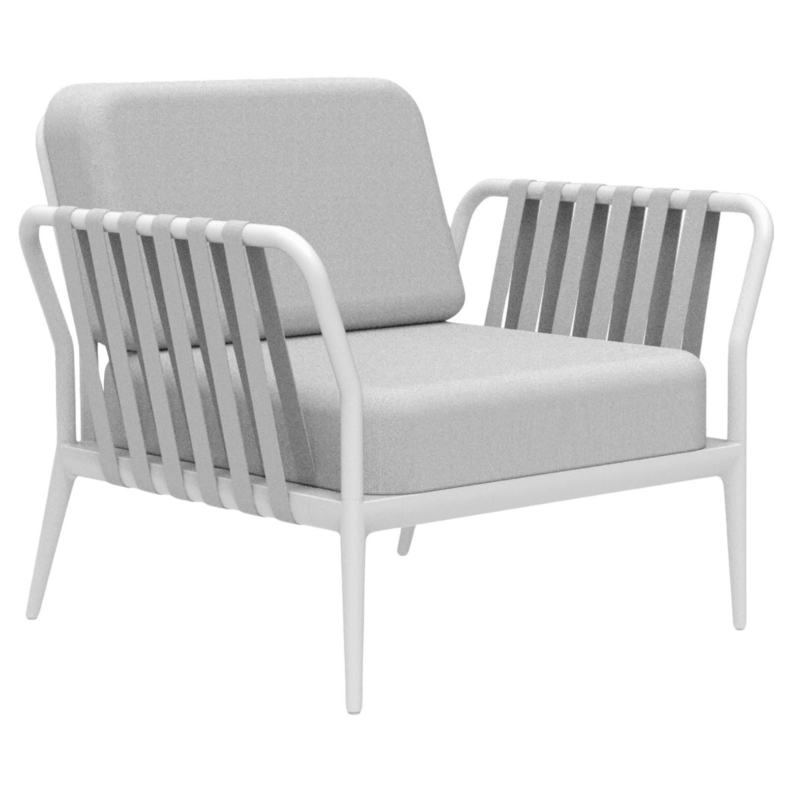 Weißer Sessel mit Bändern von MOWEE im Angebot
