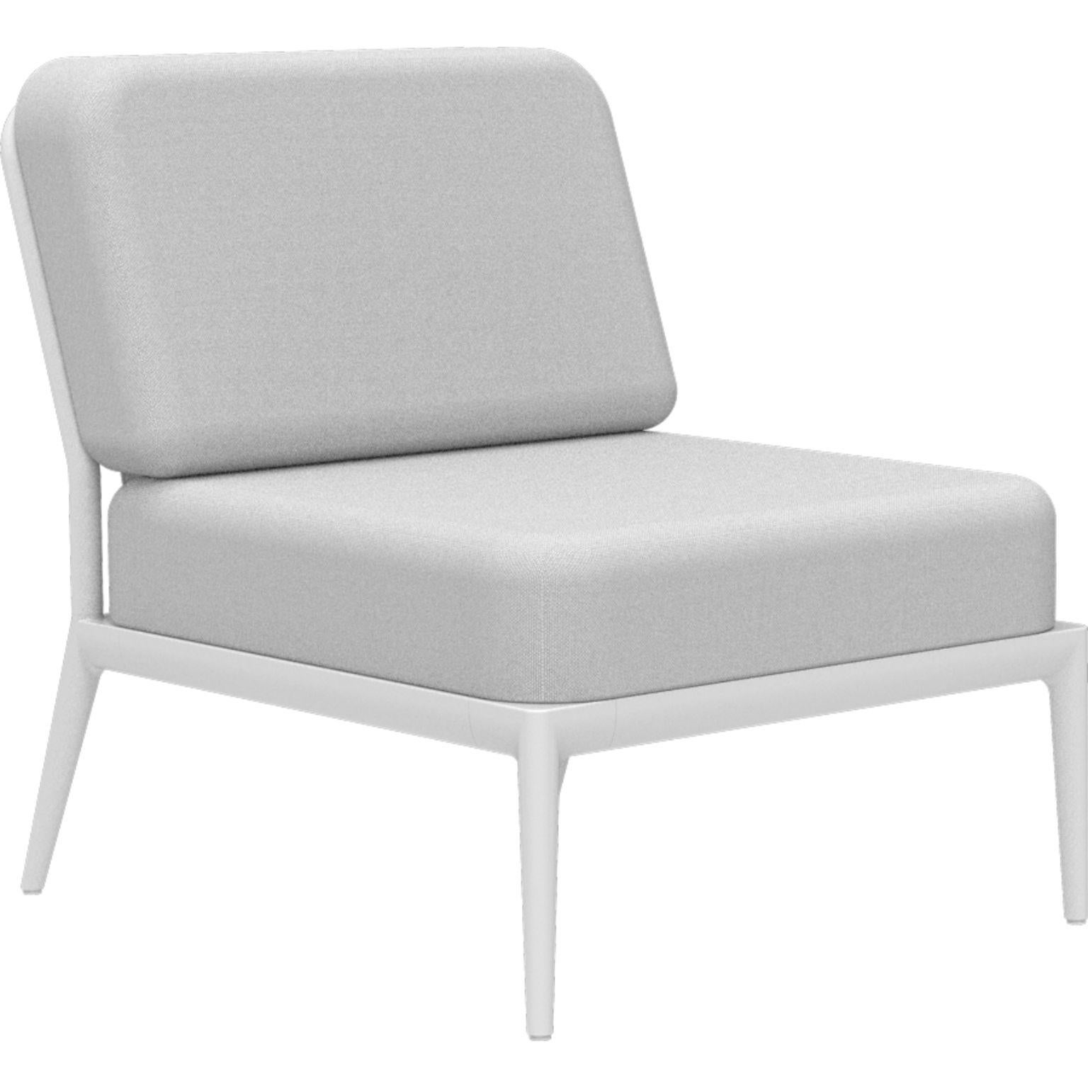 Ribbons white central modular sofa by MOWEE
Dimensions: D83 x W68 x H81 cm.
Material: Aluminium and upholstery.
Weight: 17 kg.
Also available in different colors and finishes. 

An unmistakable collection for its beauty and robustness. A