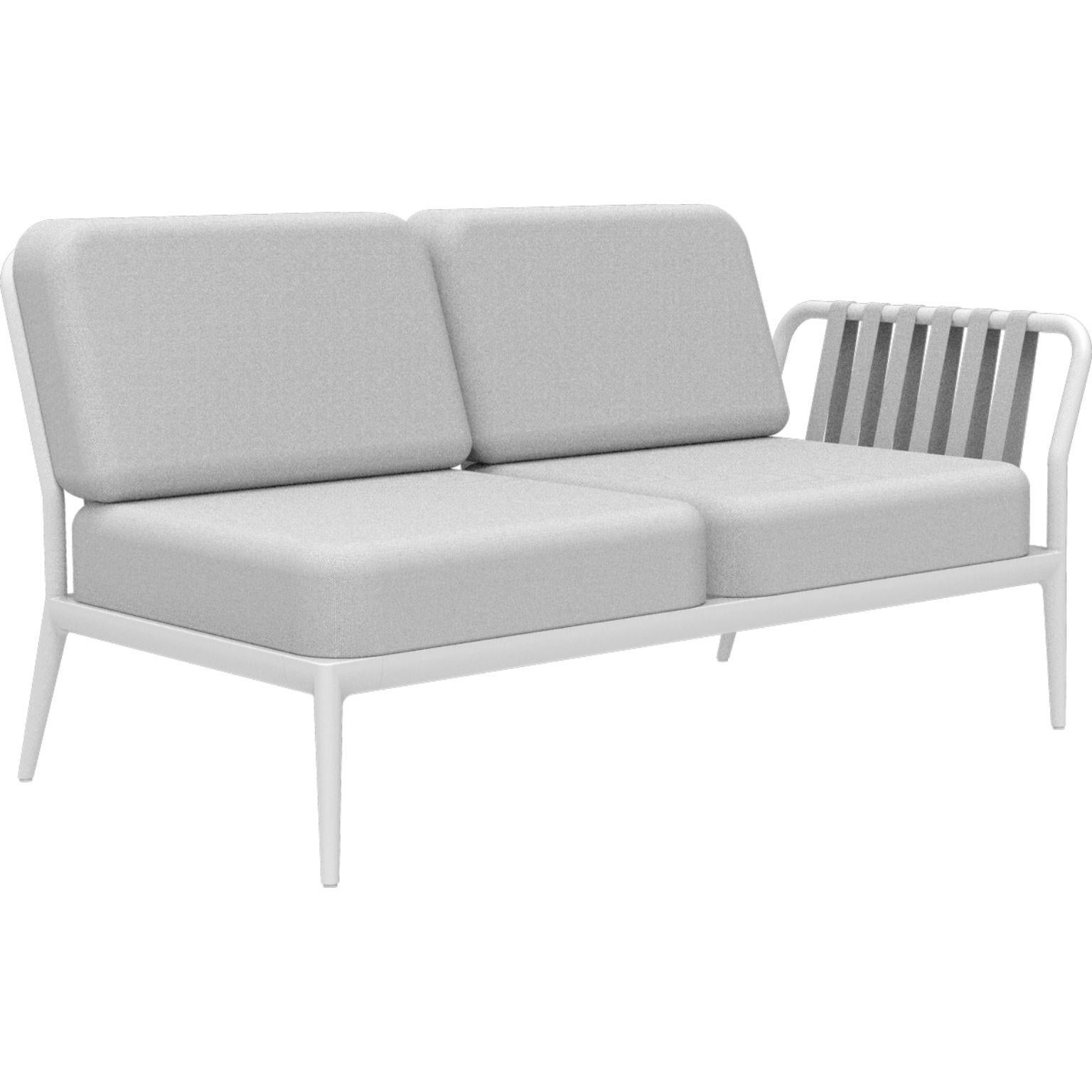 Ribbons White double left modular sofa by MOWEE
Dimensions: D83 x W148 x H81 cm (seat height 42 cm).
Material: Aluminum and upholstery.
Weight: 29 kg
Also available in different colors and finishes.

An unmistakable collection for its beauty