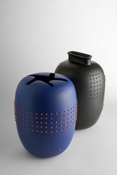 RIC 6 Vase à code cm.30Hx19 D par Arik Levy Noir mat pointillé