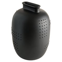 RIC 6 Vase à code cm.30Hx19 D par Arik Levy Noir mat pointillé