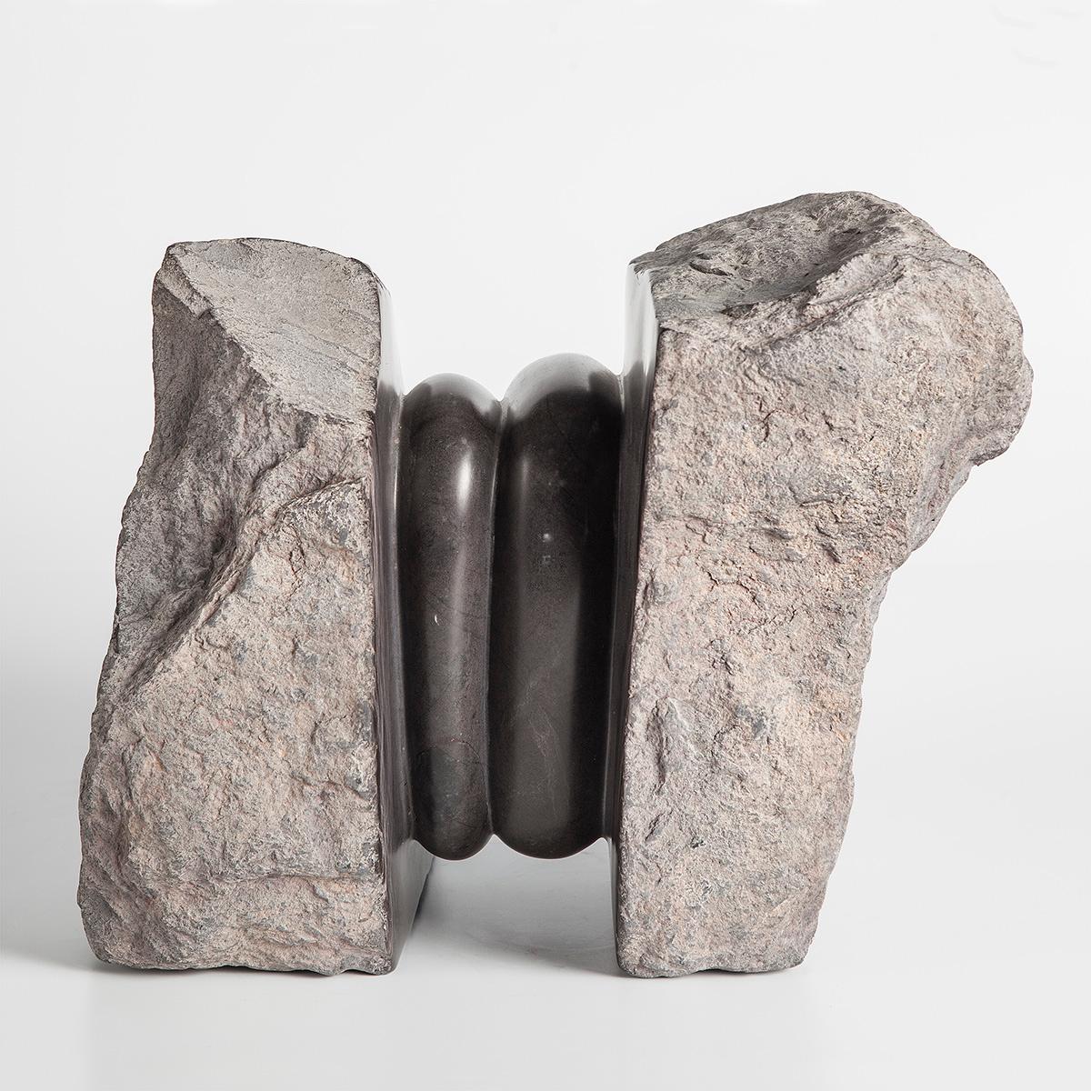 Ricard Casabayó is a Spanish sculptor with a extensive artistic career, whose work
reveals the emotions and sensations hidden in natural materials such as marble and
stone. The visible and the invisible of nature are manifested in his