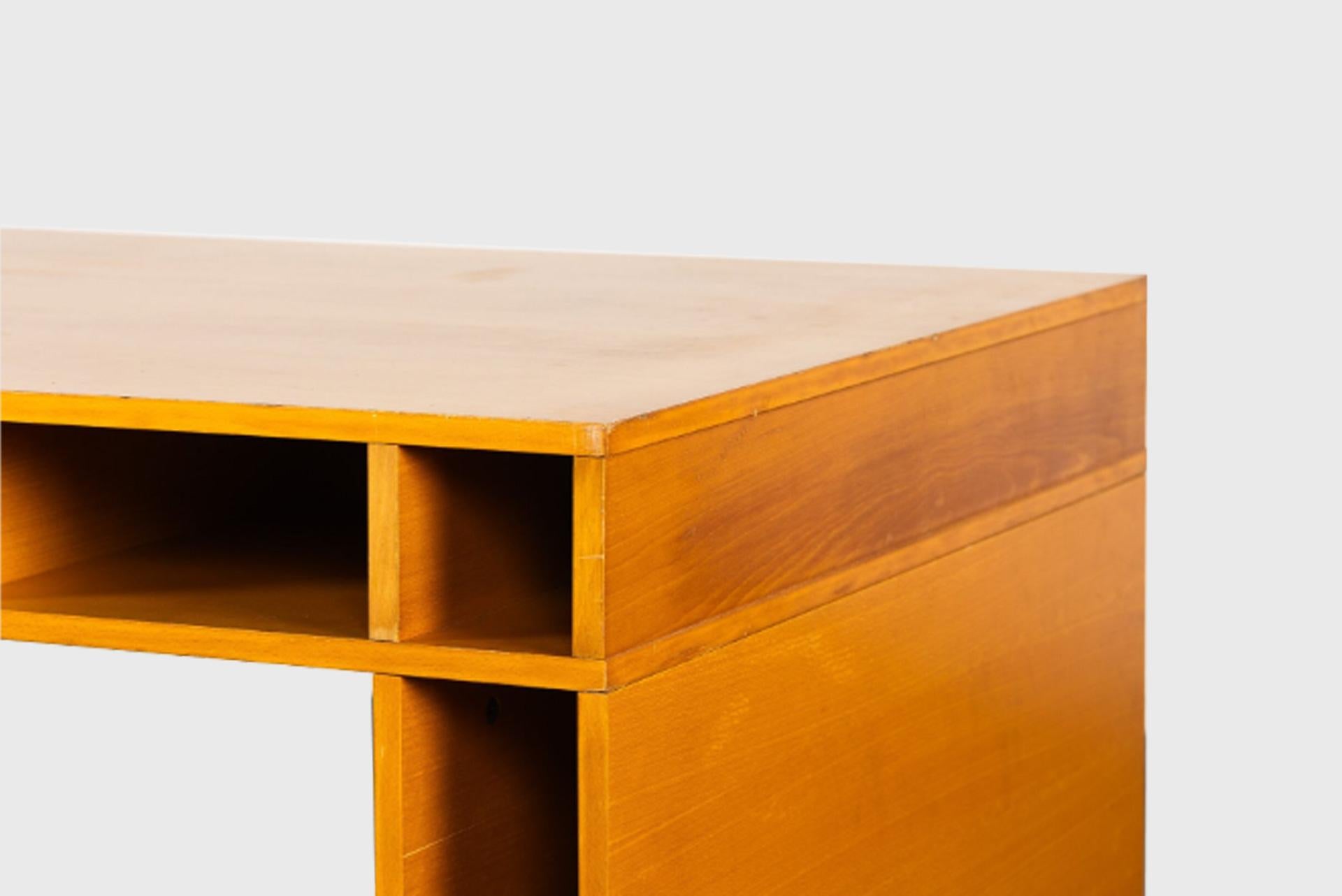 Ricardo Bofill 1990 Desk In Good Condition For Sale In Barcelona, ES