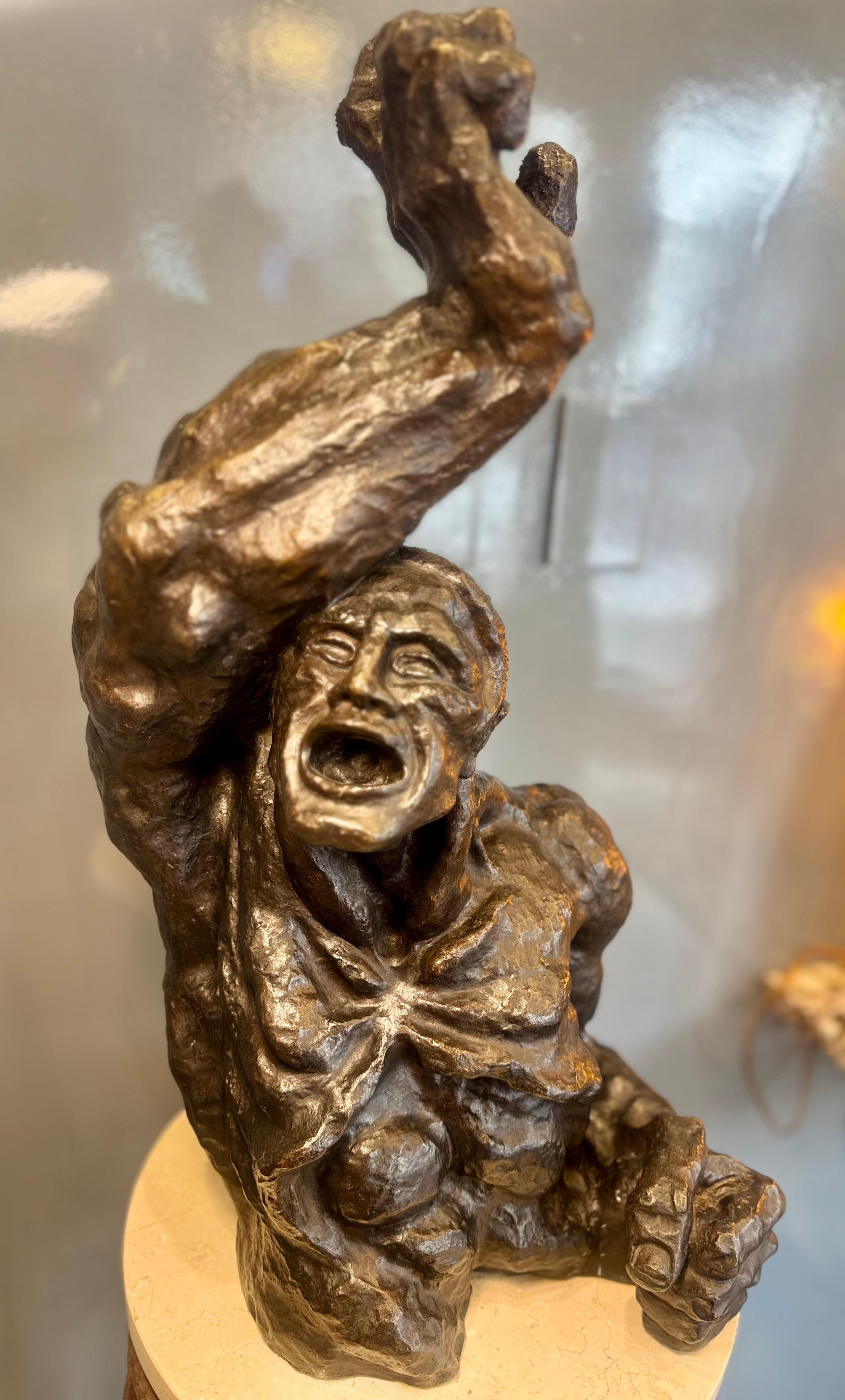 A powerful patinated bronze sculpture by Argentine artist Ricardo Carpani, titled El Grito, edition 2/7. Measuring 60 × 32 × 22 cm, this expressive work evokes social tension and human emotion through form and gesture.

Ricardo Carpani (1930–1997)