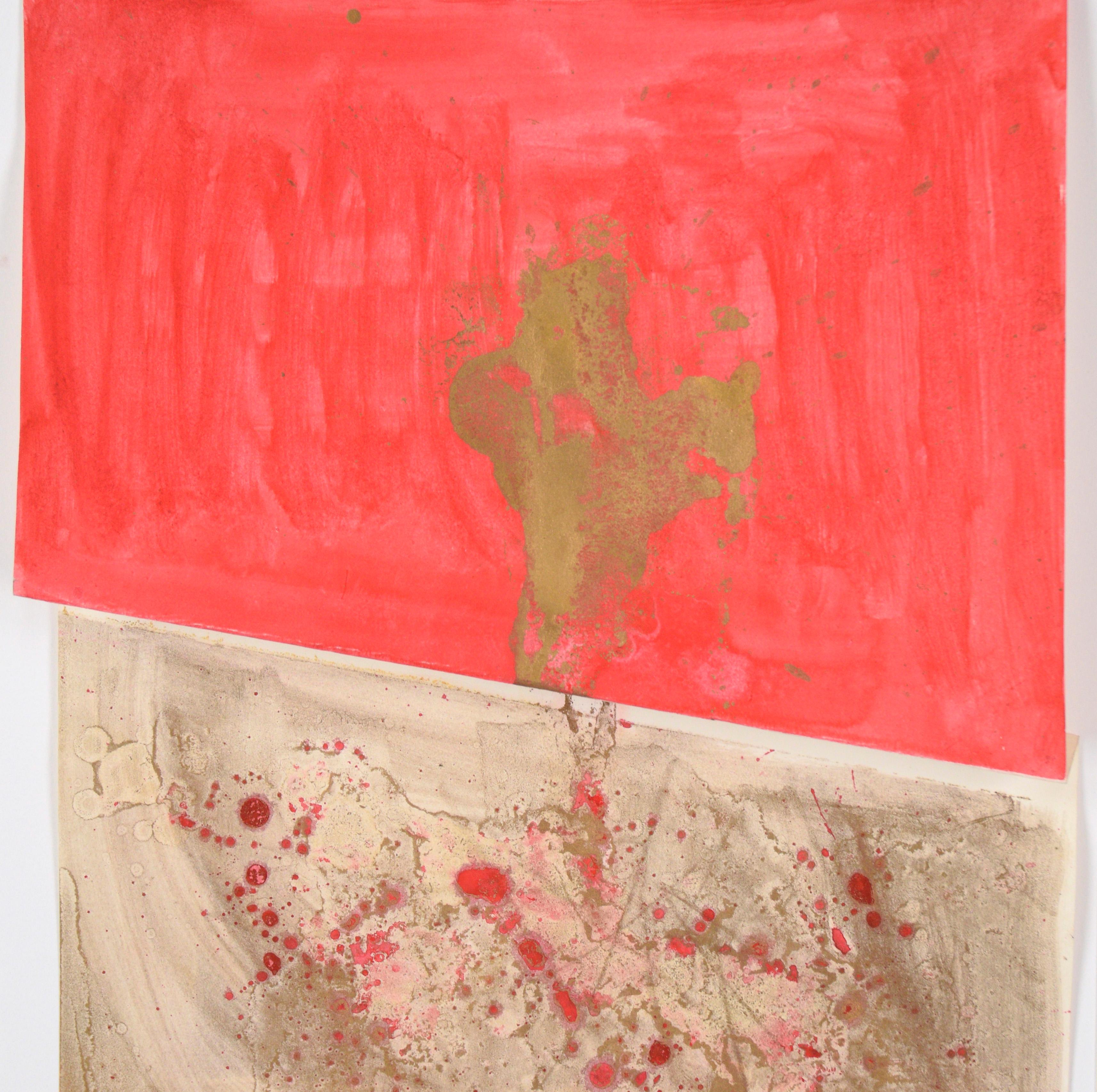 Composition expressionniste abstraite pliée rouge et or en acrylique sur papier - Gris Abstract Painting par Ricardo de Silva