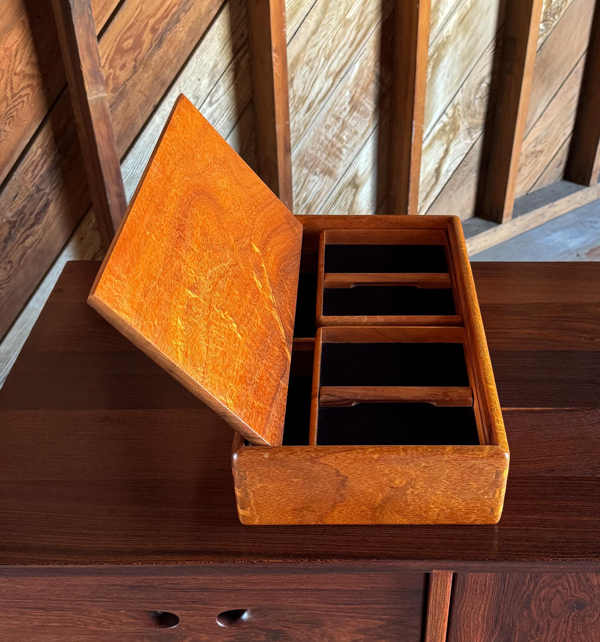 Ricardo Dellera Handcrafted Koa Wood Box, Hawaii, 20th Century 7