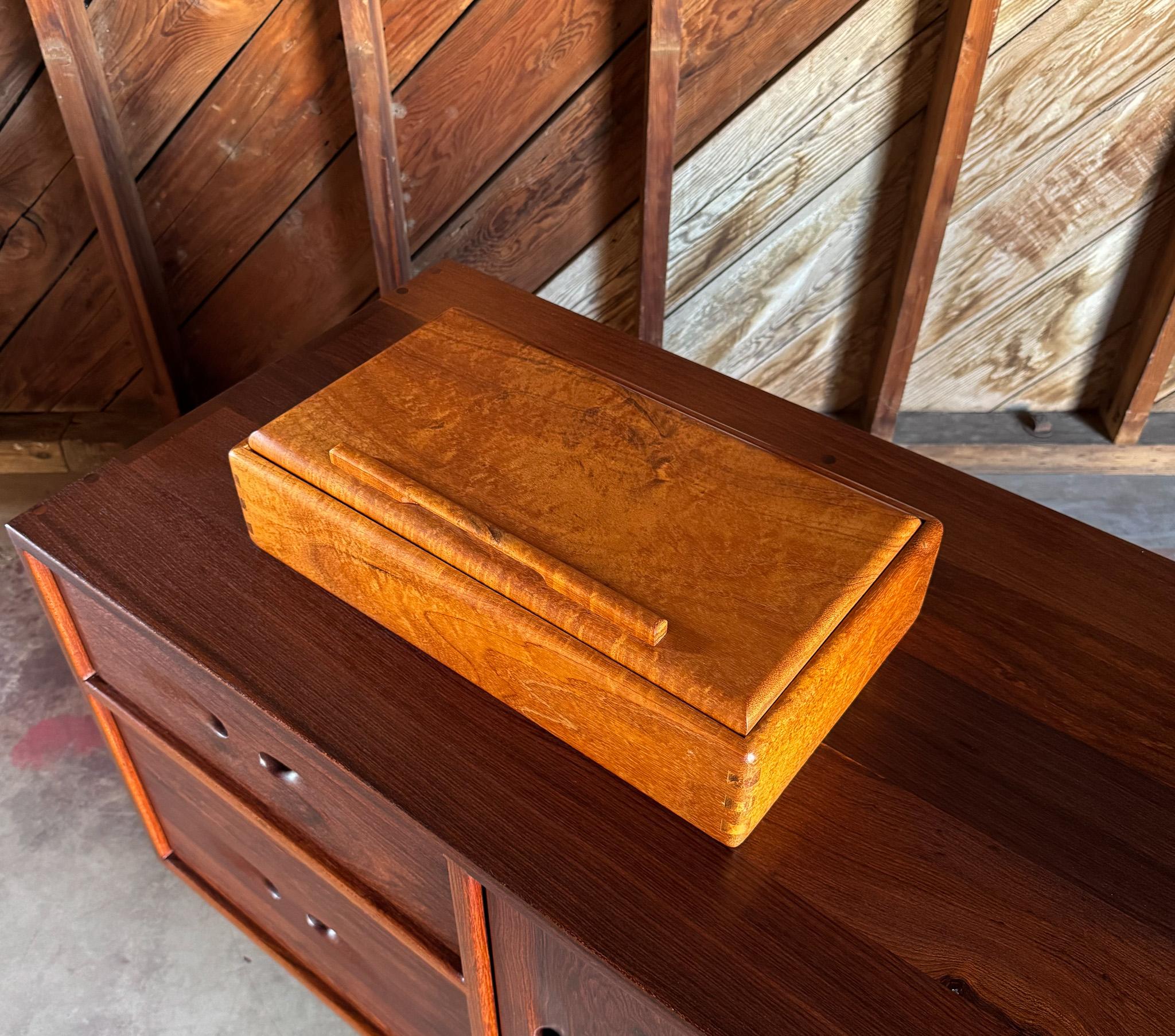 Ricardo Dellera Handcrafted Koa Wood Box, Hawaii, 20th Century.