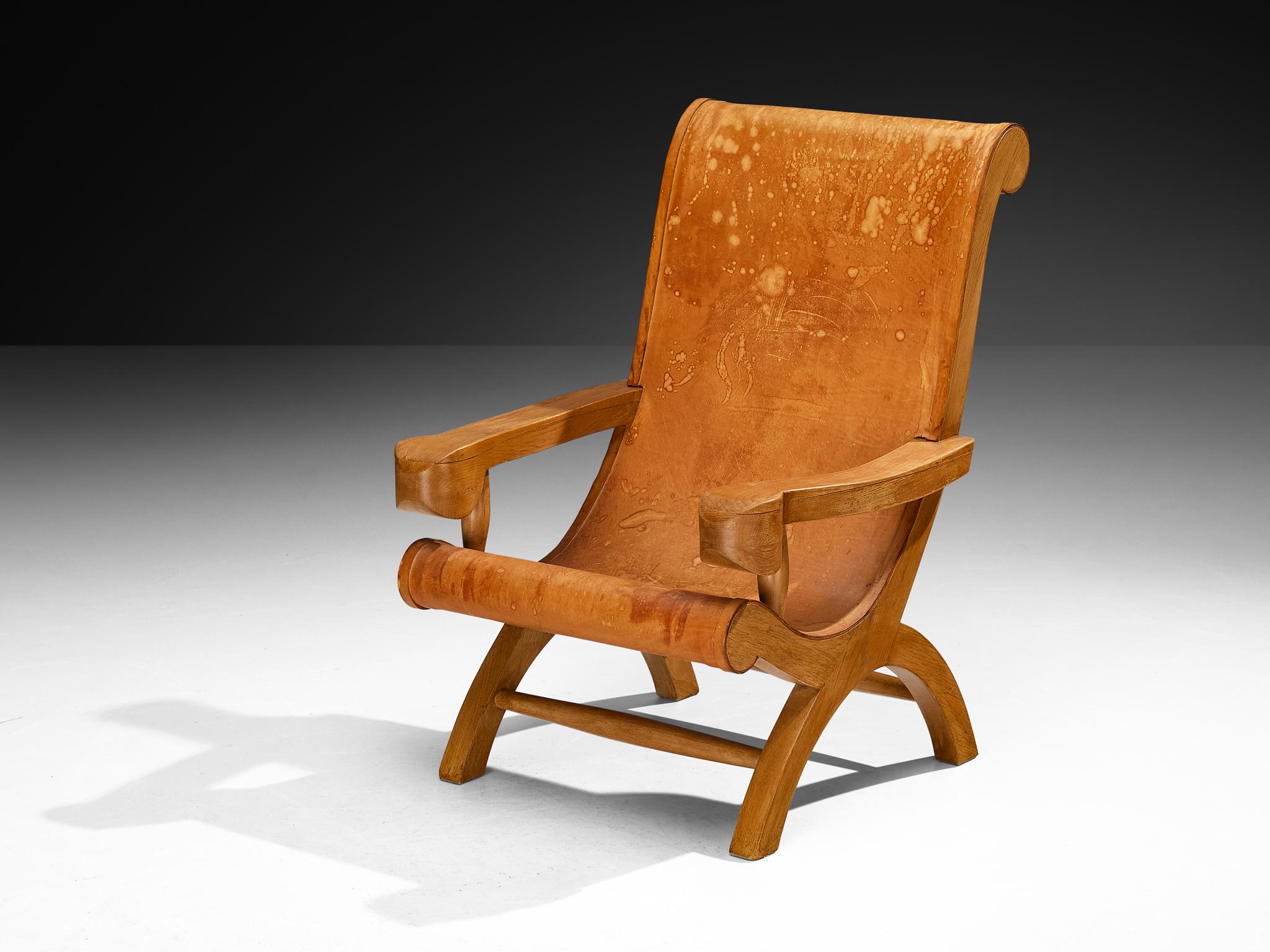 Ricardo Legorreta, armchair “Butaque”, oak, leather, Mexico, 1997

This “Butaque” armchair was designed by Ricardo Legorreta and manufactured by Legorreta Arquitectos in 1997 for the Schwab Residential Center at Stanford University. Made of wood and