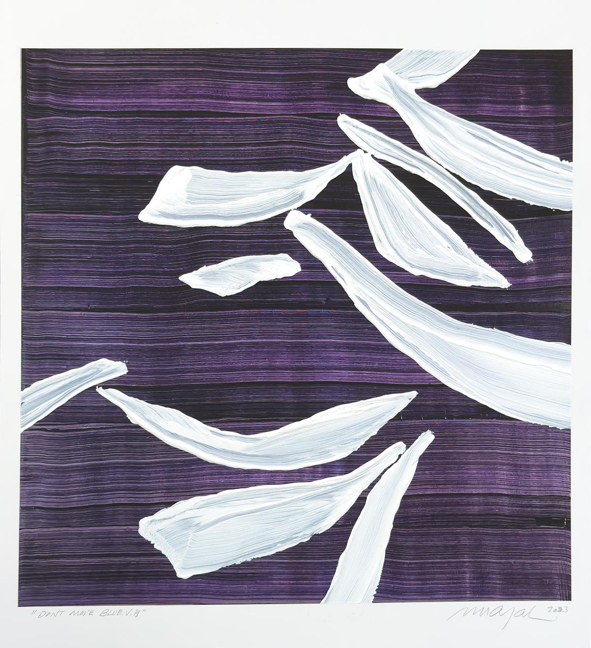 Technique mixte, texturée, peinture acrylique blanche sur tirage photographique violet. - Mixed Media Art de Ricardo Mazal