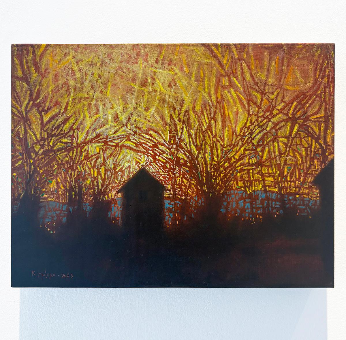 Quadro di paesaggio moderno astratto con fienile e alberi stagliati su un tramonto giallo e rosso. 
