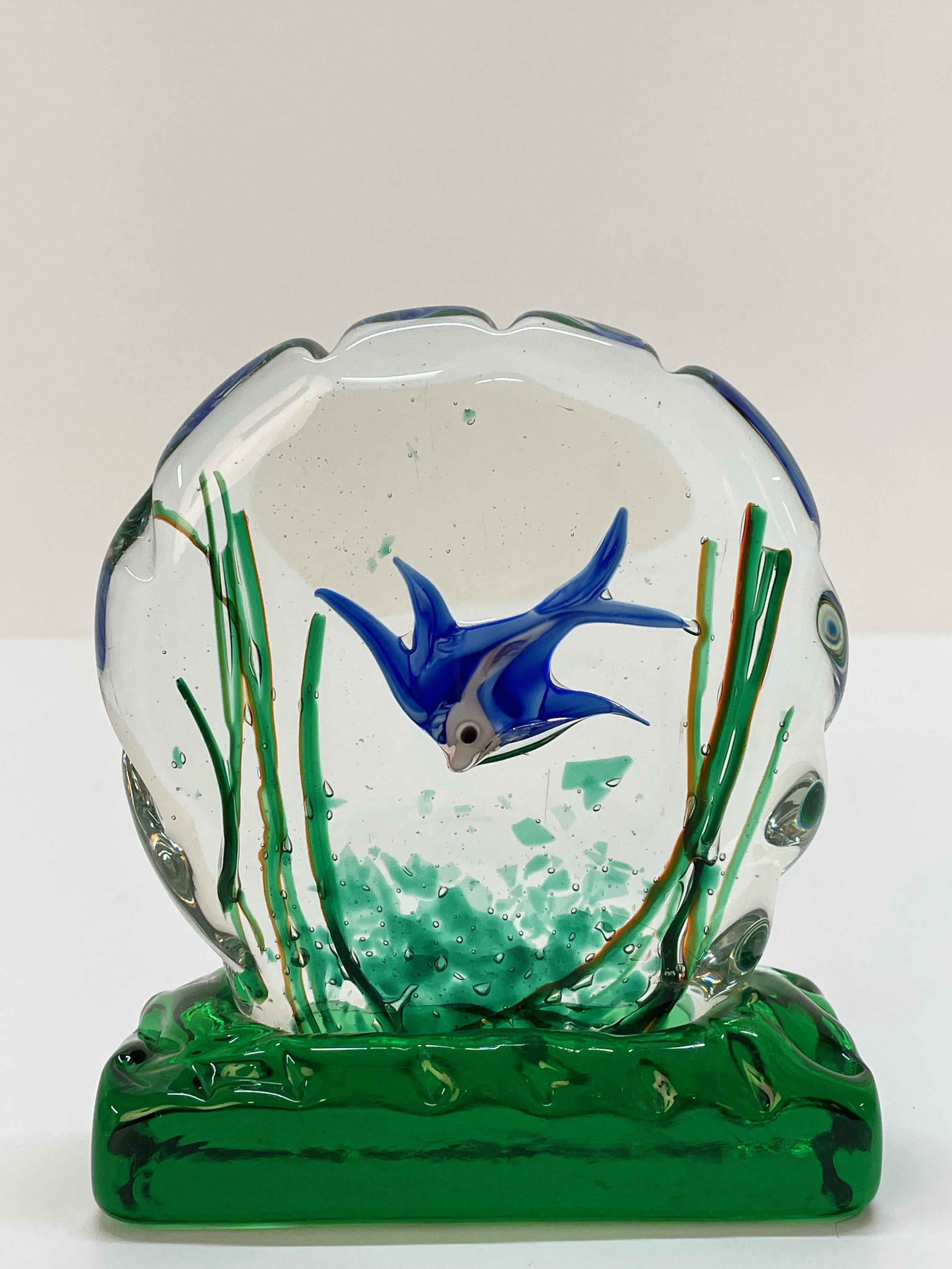 Wonderful sculpture in blown Murano artistic crystal glass. This fantastic item was designed in Italy during the 1960s and it is attributed to the artist Riccardo Licata for Cenedese.

This item is amazing as it perfectly represents an aquarium