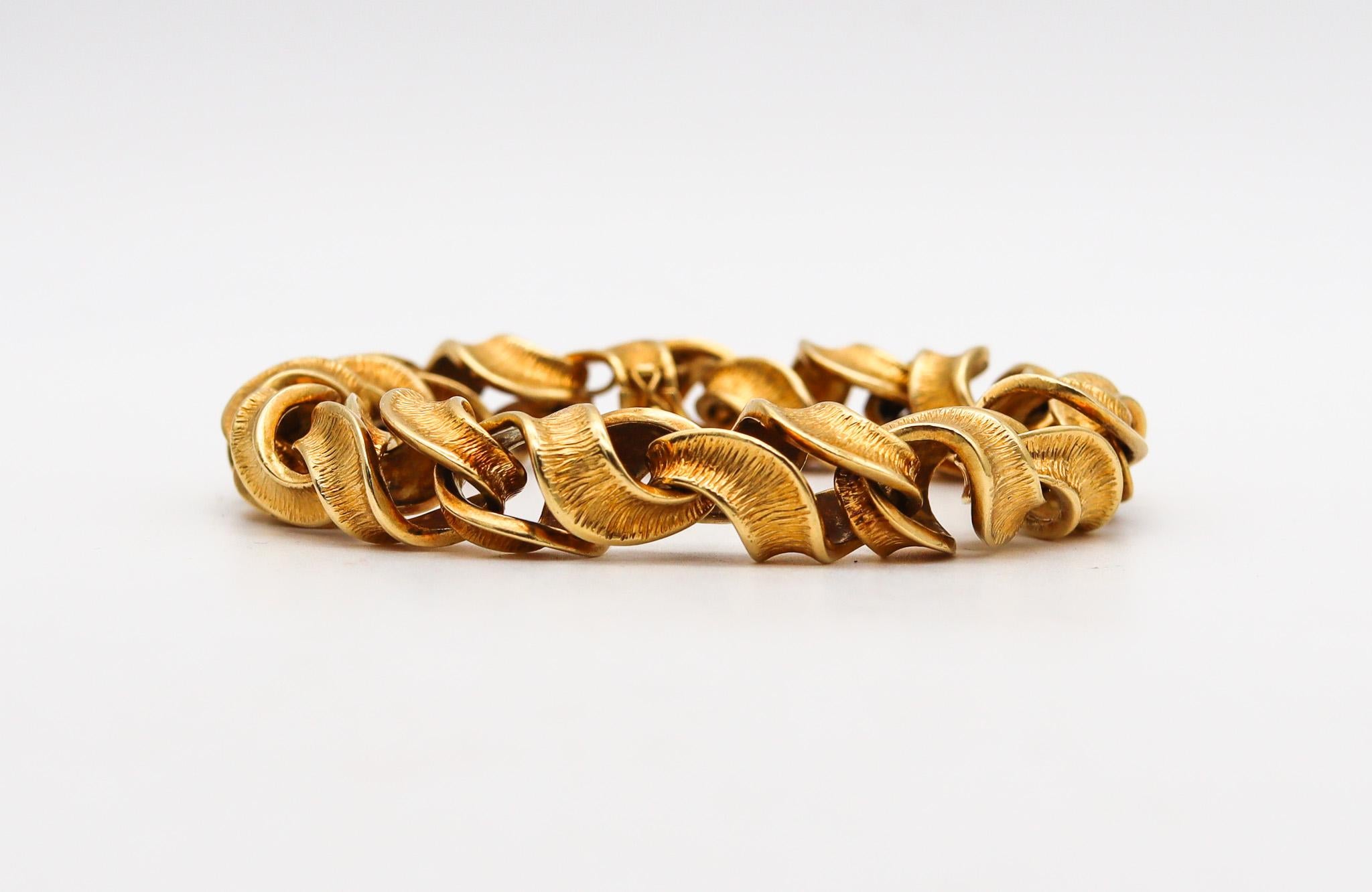 Modernist twisted bracelet designed by Riccardo Masella.

An exceptional massive twisted links bracelet, created in Milano Italy at the jewelry atelier of Riccardo Masella during the mid-century period, back in the 1950. This beautiful and bold