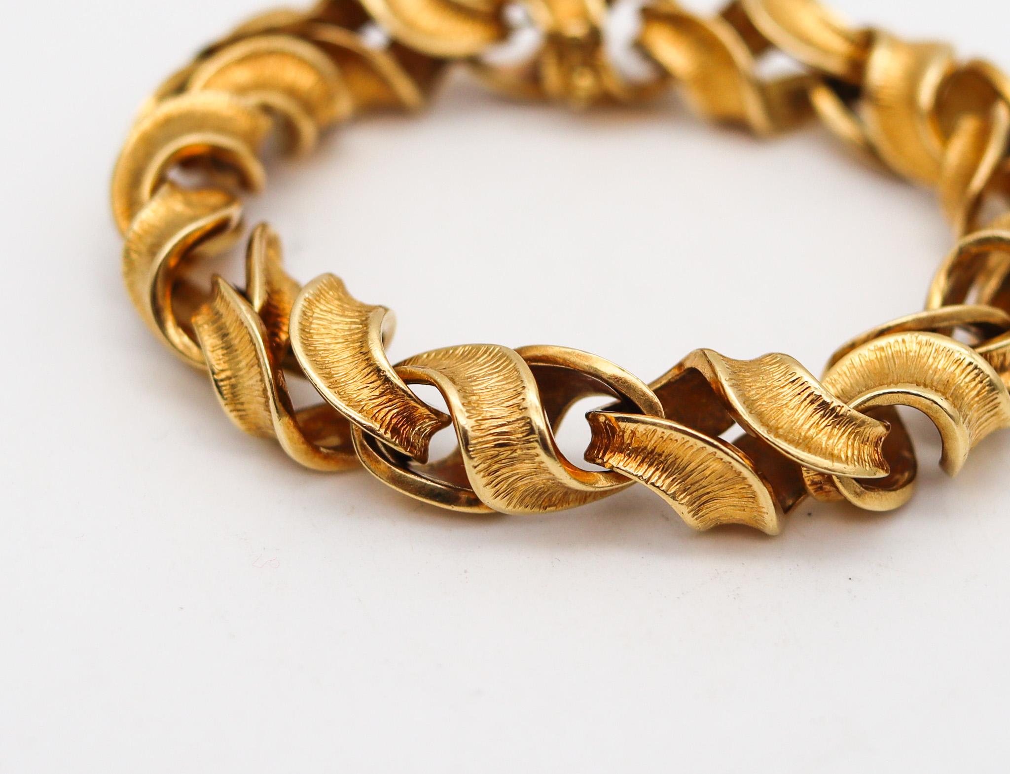 Riccardo Masella 1960 Modernist Twisted Bracelet In Solid 18Kt Yellow Gold In Excellent Condition For Sale In Miami, FL