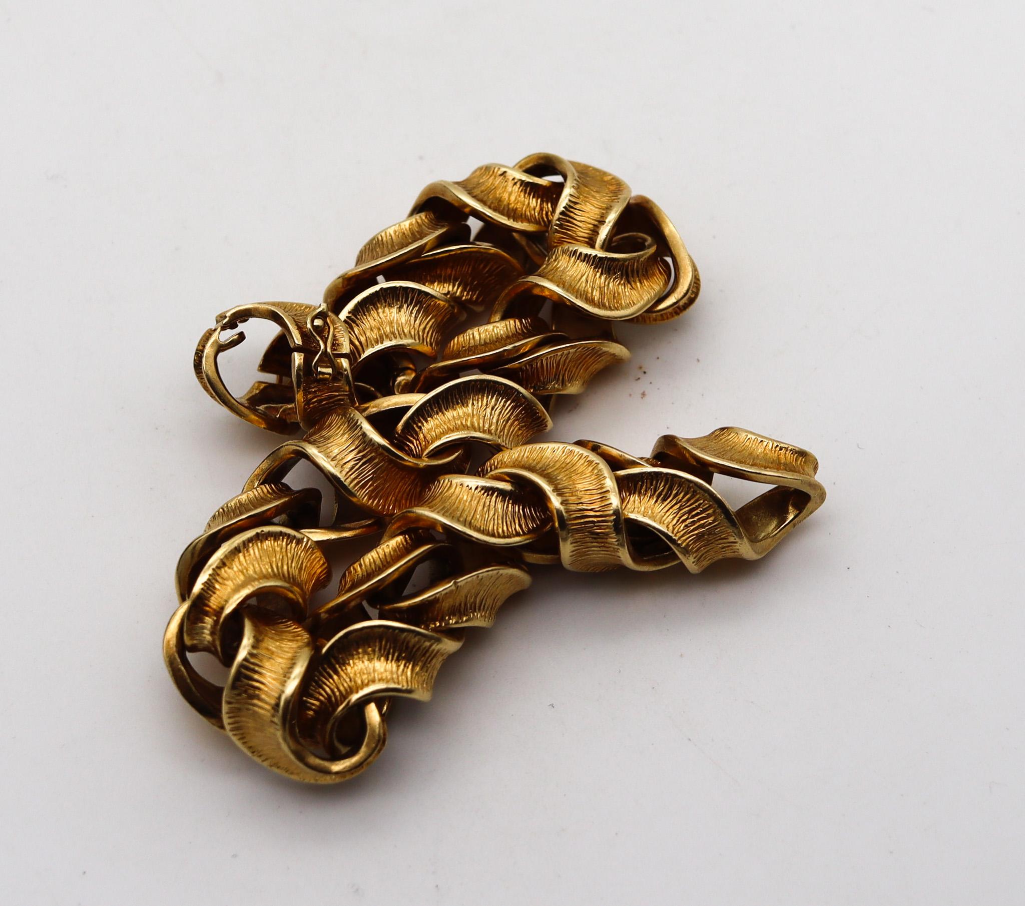 Riccardo Masella 1960 Modernist Twisted Bracelet In Solid 18Kt Yellow Gold For Sale 2