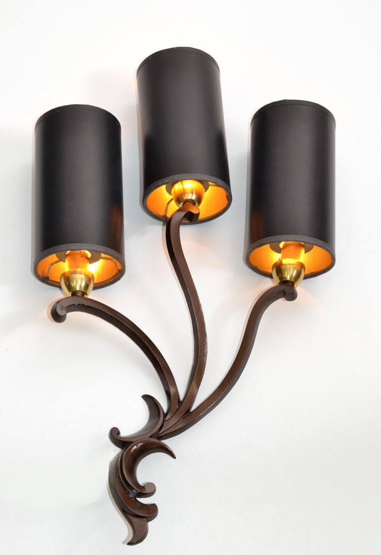 Riccardo Scarpa Bronze Sconces & Shades, Wall Lights Art Deco Italy 1950, Pair In Good Condition For Sale In Miami, FL