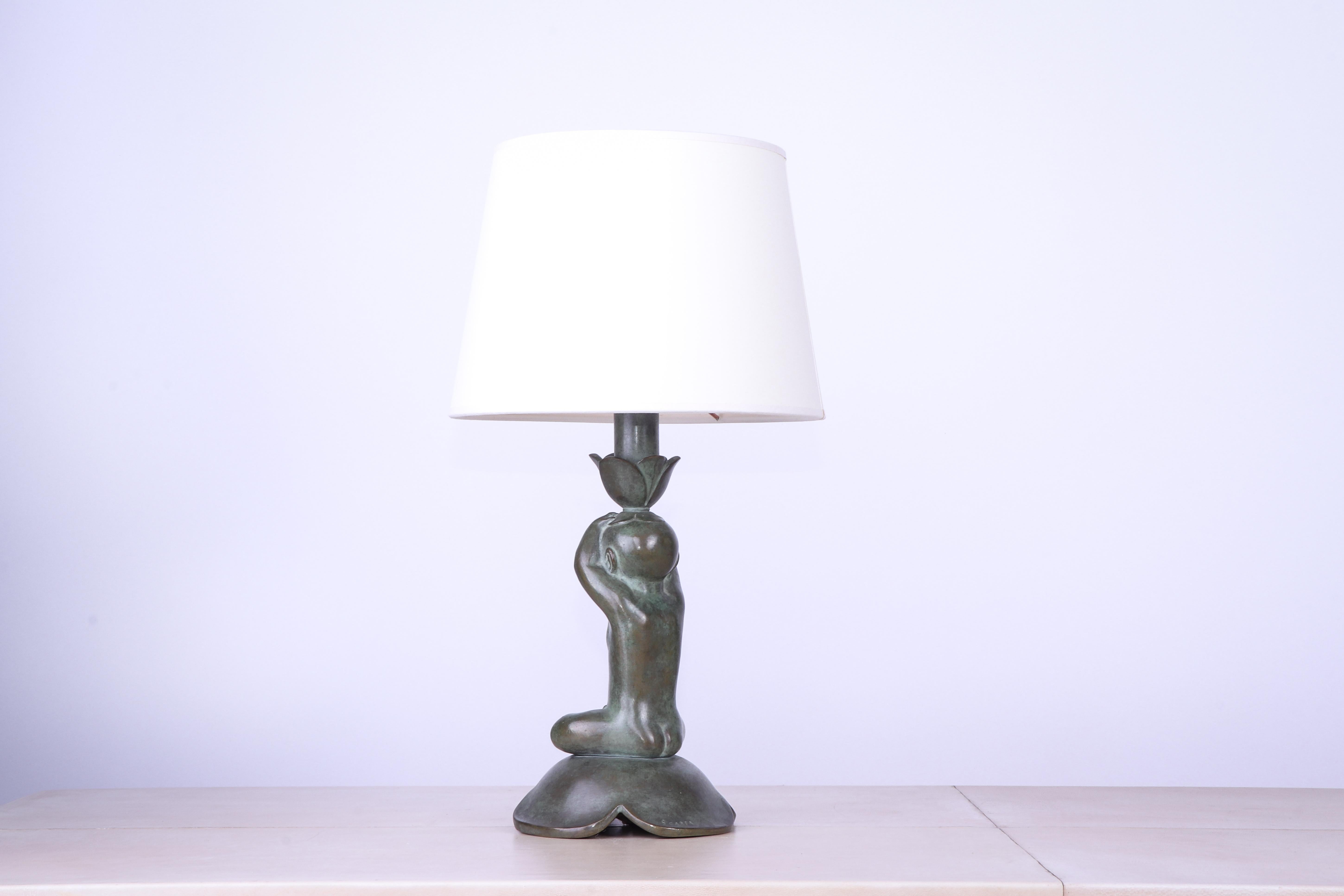 Rare patinated bronze Art Deco table lamp by Riccardo Scarpa. 