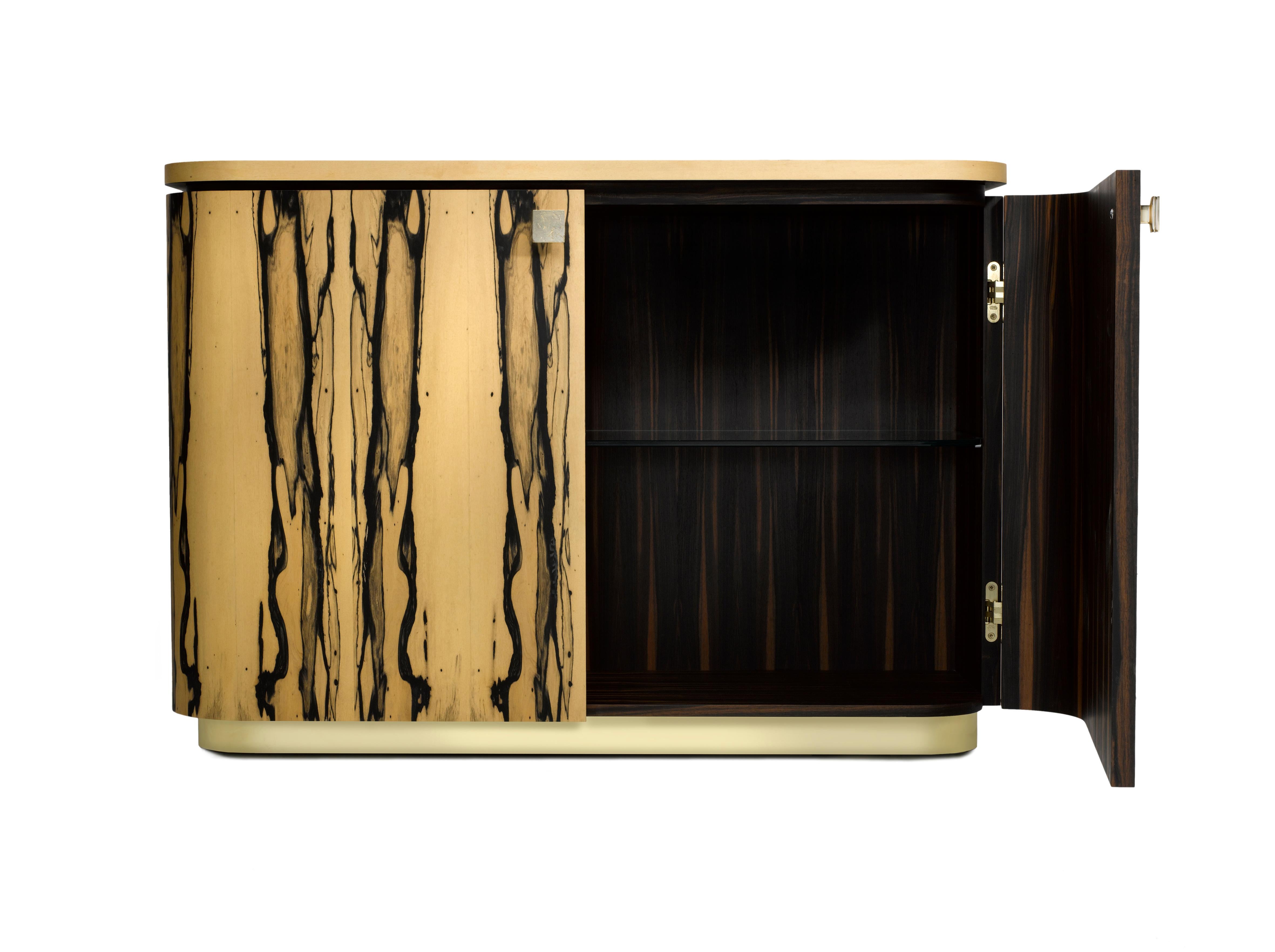 Riccardo Sideboard aus weißem Ebenholz, Makassar-Ebenholz und Messing (Furnier) im Angebot