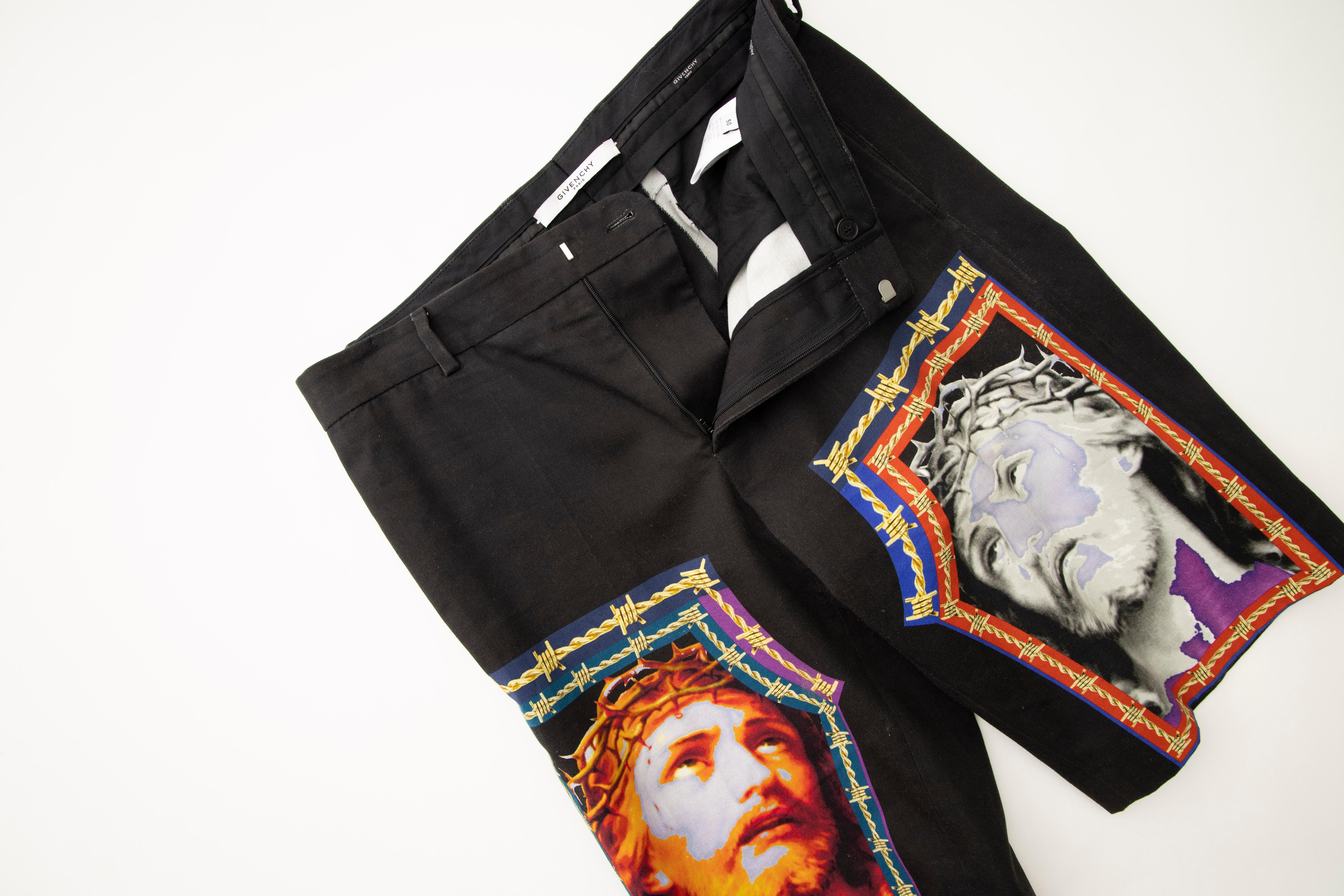 Riccardo Tisci for Givenchy Black Men's Printed Cotton Shorts, Spring 2016 For Sale 7