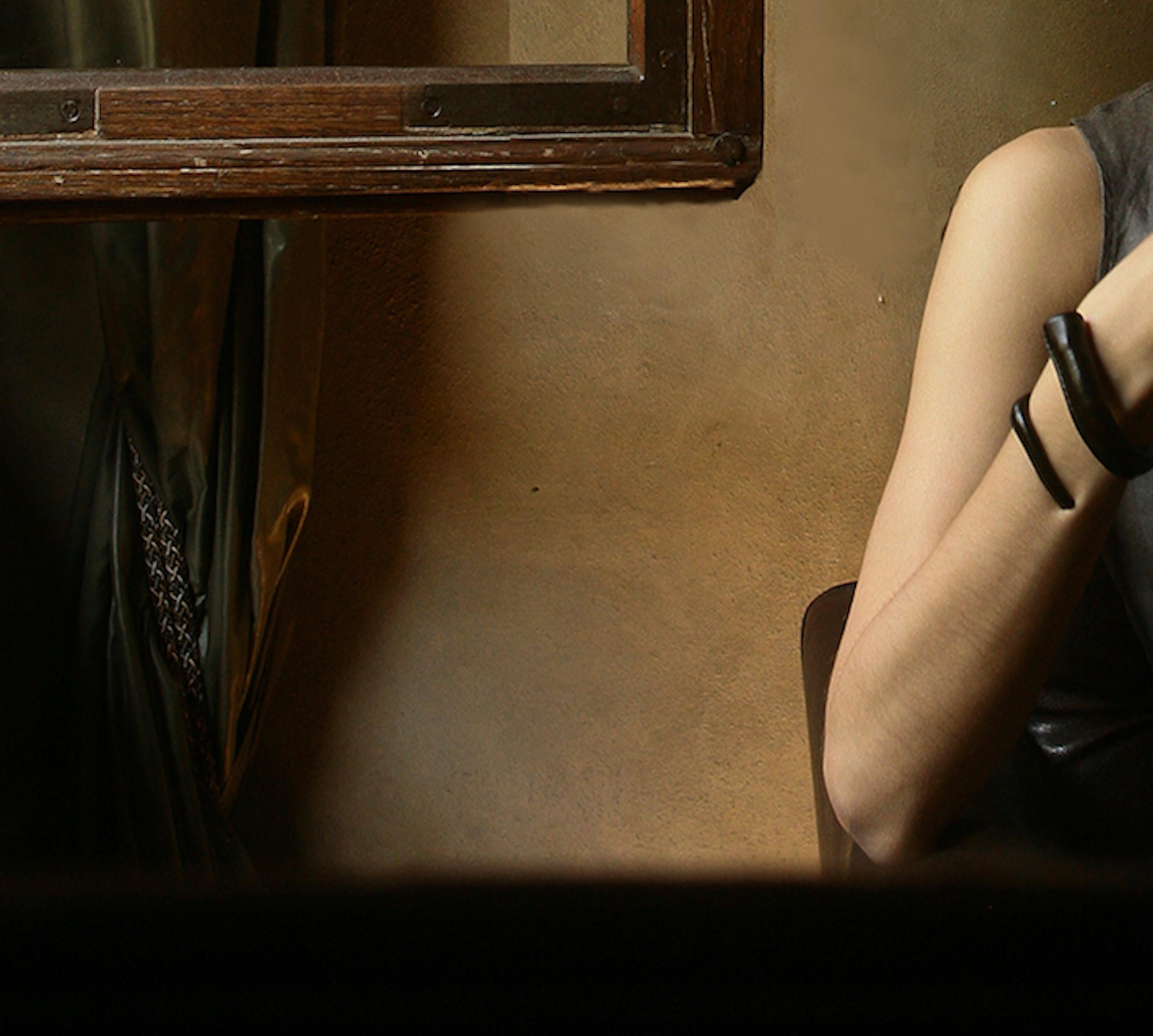 H 14-15 de Riccardo Varini - Portrait photography, femme, fenêtre,attente, pensée en vente 4
