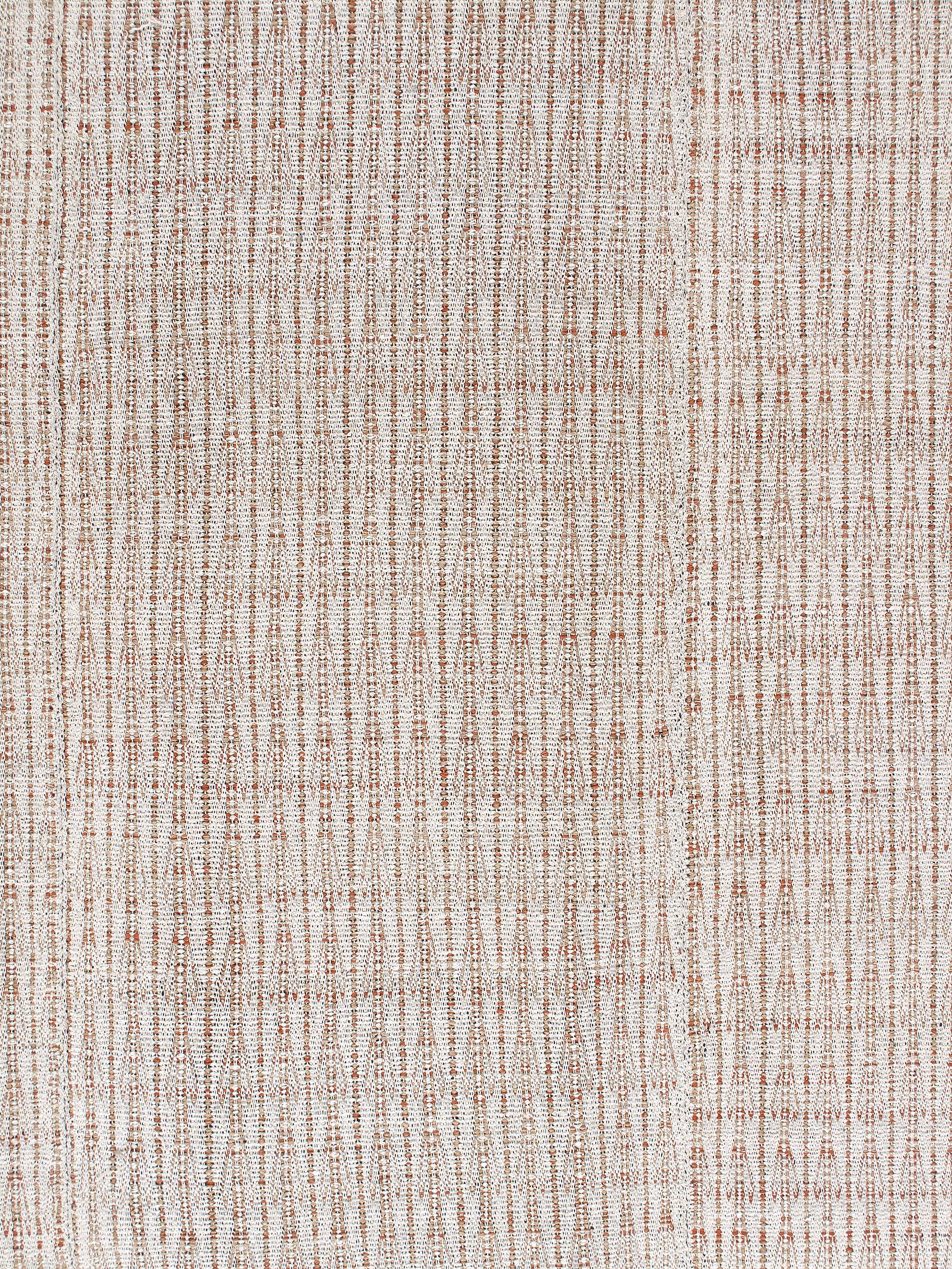 Dieser Ricci Flachgewebeteppich besteht aus 100% handgesponnener, naturgefärbter persischer Wolle. Er ist von den Vintage-Kelims inspiriert, die in der Region Shiraz im Iran beheimatet sind. Nasiri setzt die reiche Tradition der Teppichherstellung