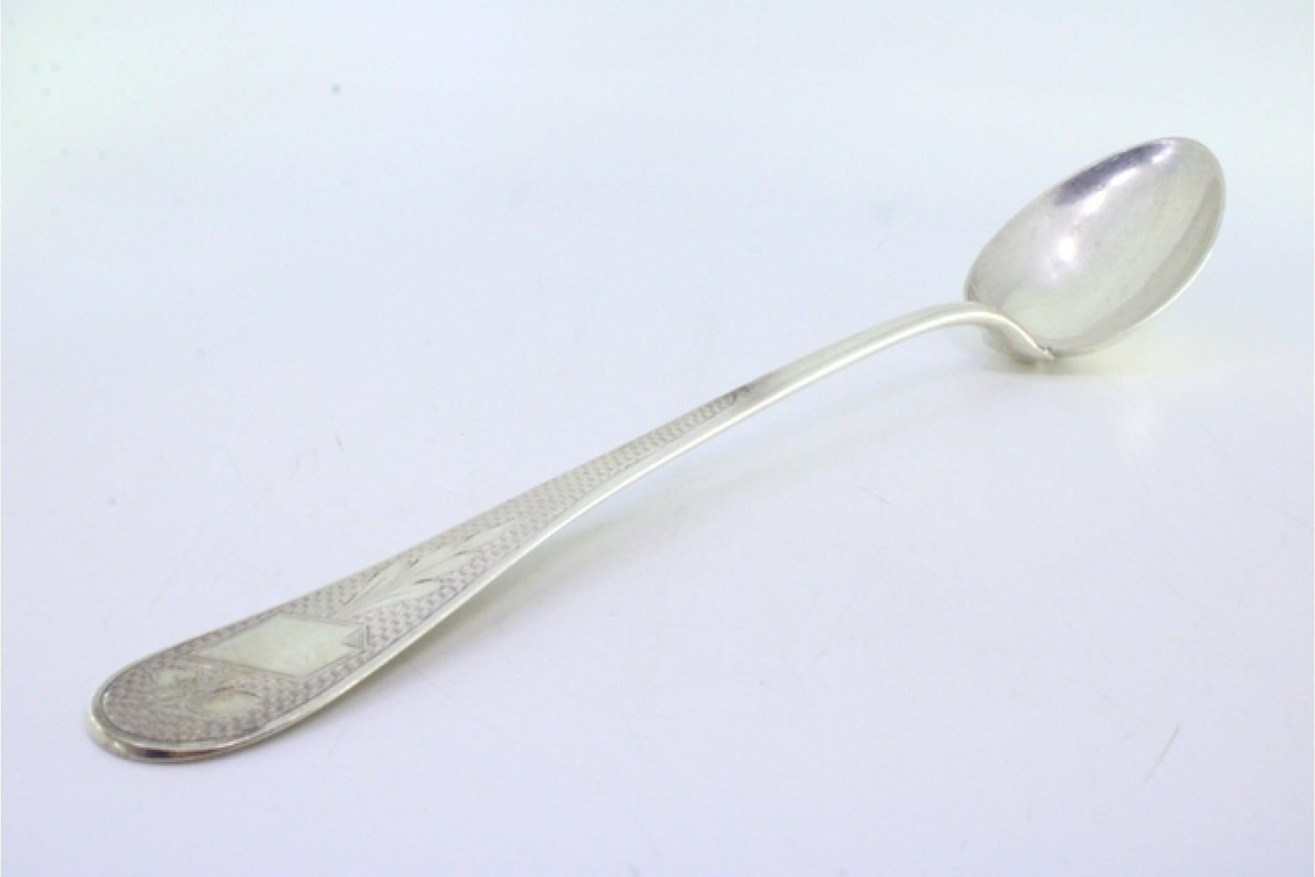 Rice and serving spoon in guilloche silver with a monogrammed card on the handle en Bueno estado para la venta en Porto, PT