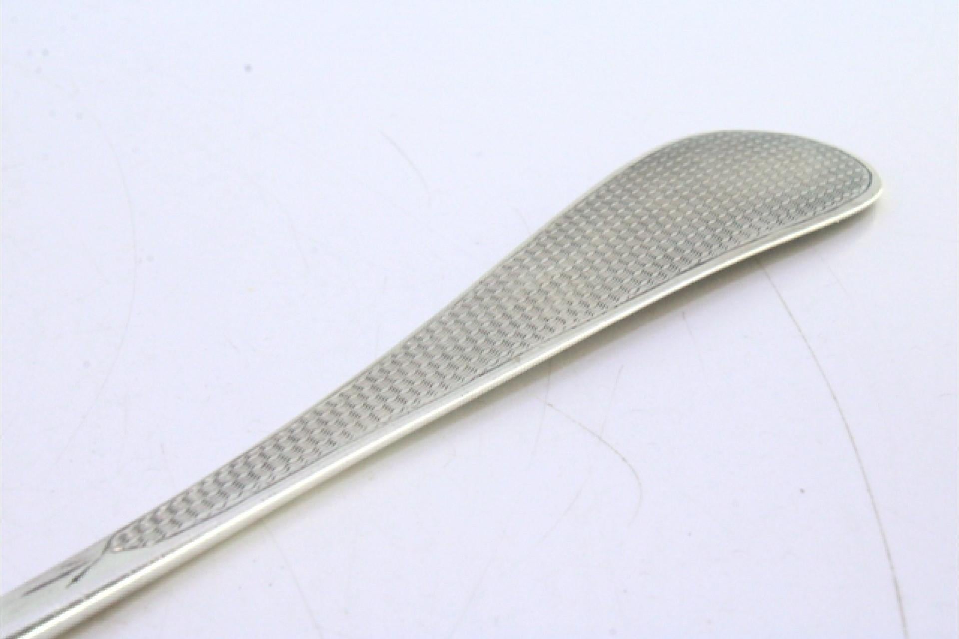 Rice and serving spoon in guilloche silver with a monogrammed card on the handle en venta 2