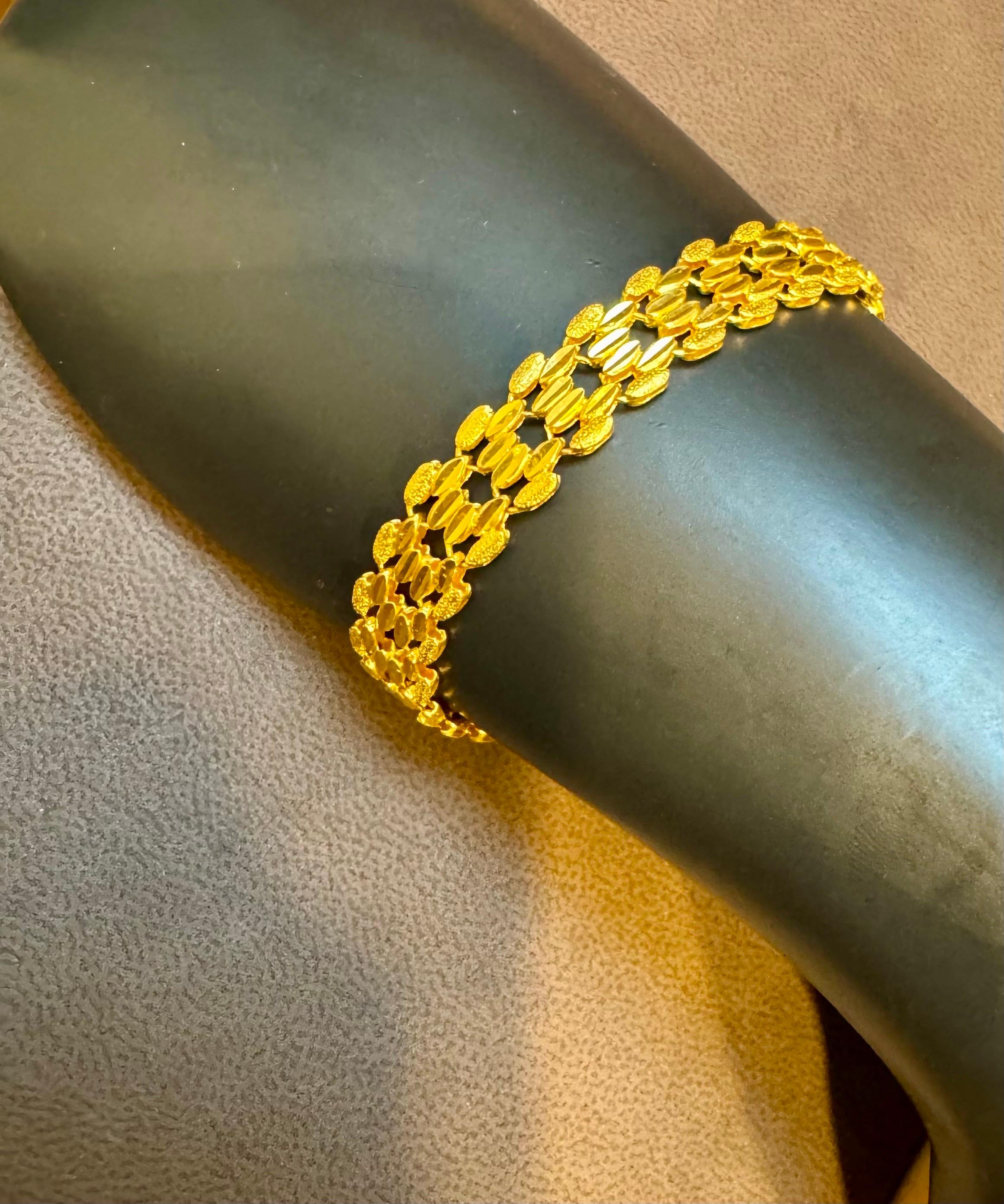 Hand Made 24 Karat  Pure Yellow Gold Link Bracelet, 15.6 Gm, Length 7 Inch long bracelet
Beautiful link design , A rare pure gold bracelet 
Weight of the bracelet is 15.6  Grams . 
Stamped 9999
S shape Heavy duty hook Clasp
9.8 mm Wide
Please look