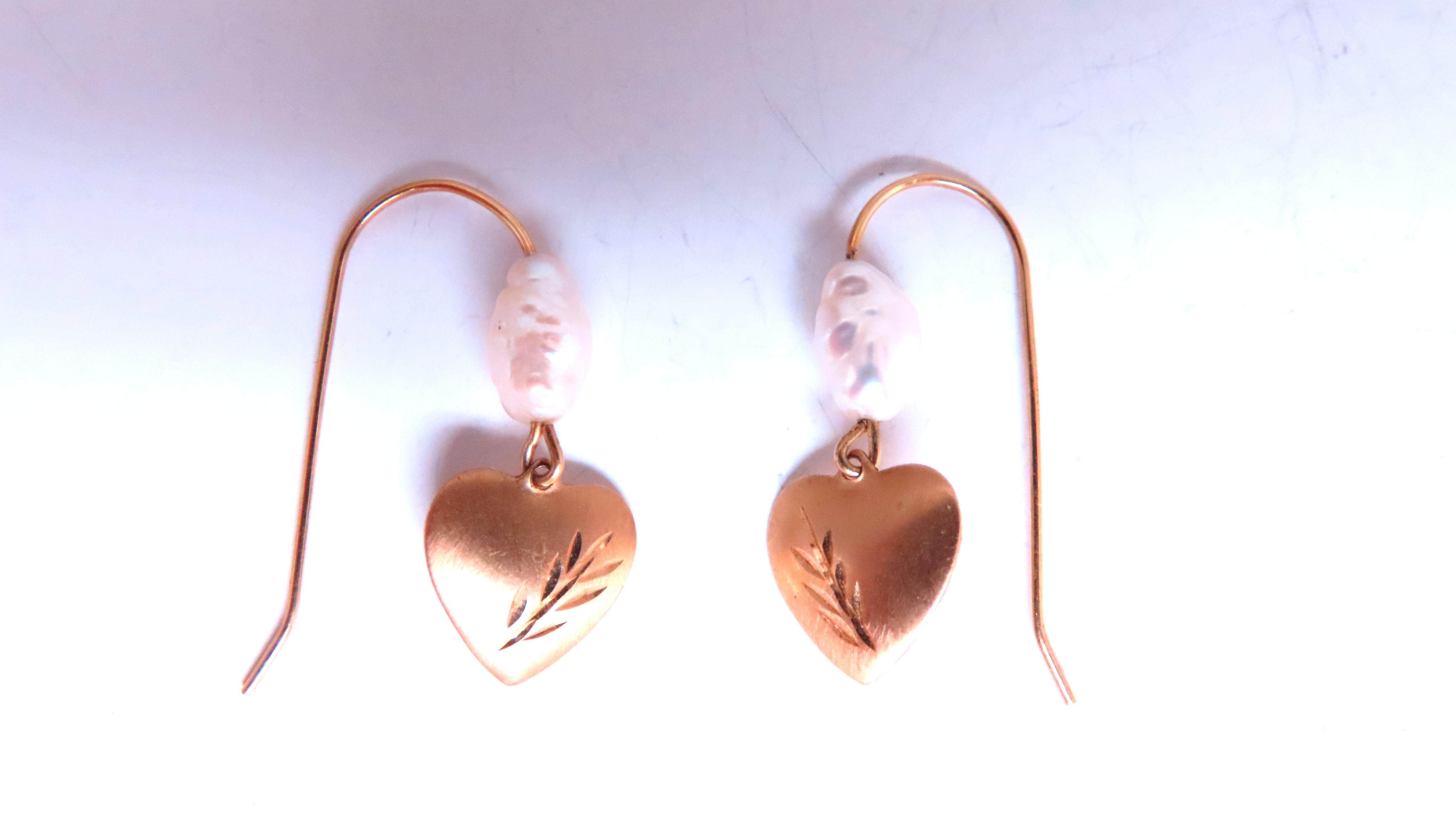 Pendientes de 6 perlas de arroz de 4 mm 
Corazón de 9 x 7 mm 
18mm de largo cómodo alambre 14kt 
oro amarillo 0,80 gramos