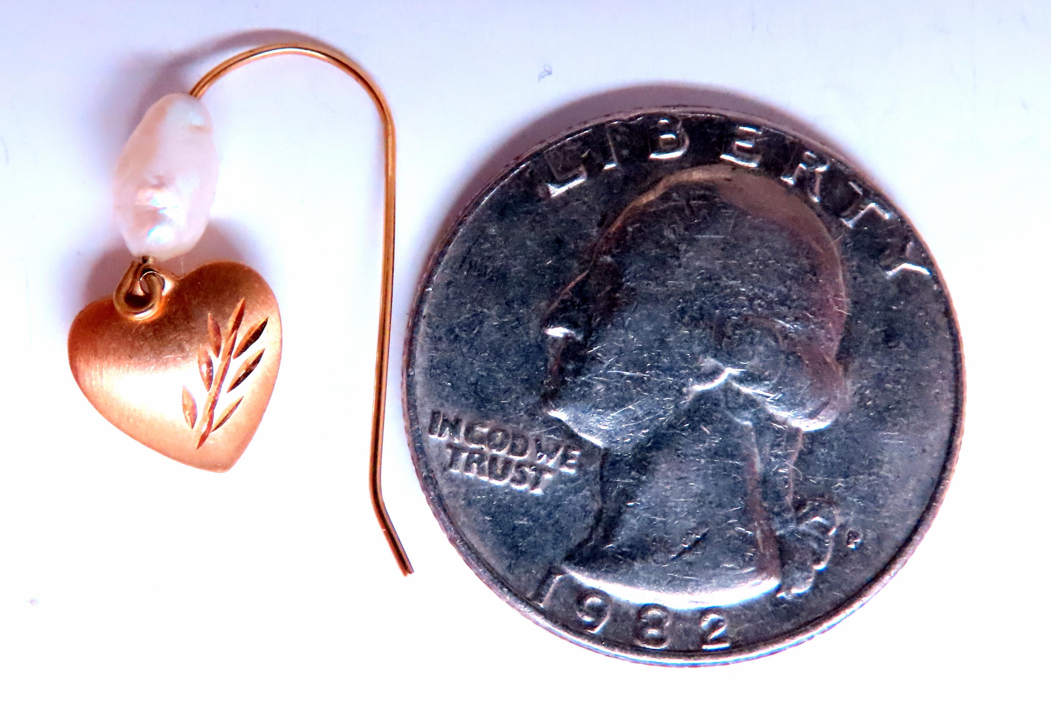 Pendientes de alambre con perla de arroz y corazón de oro de 14 quilates 12604 Cuenta en venta