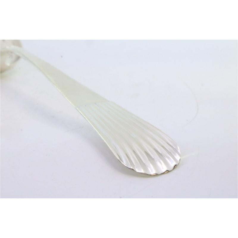 Rice spoon and serving dish in silver with grooves along the handle Europeo en venta