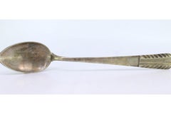 Rice spoon and serving with reliefs and grooves on the handle