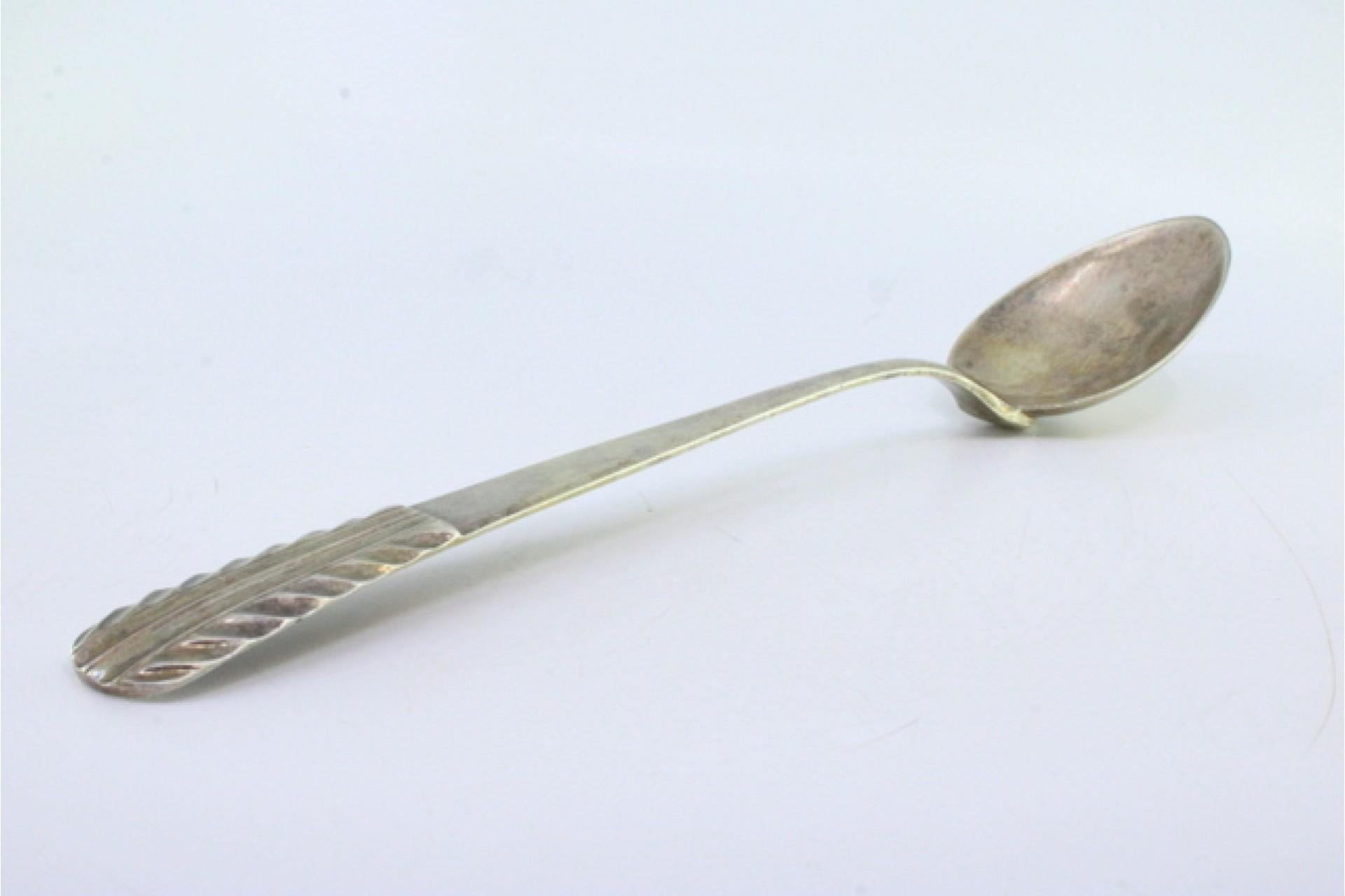Rice spoon and serving with reliefs and grooves on the handle en Bueno estado para la venta en Porto, PT