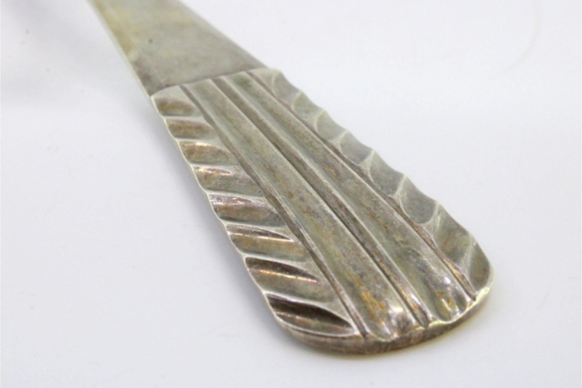 Rice spoon and serving with reliefs and grooves on the handle siglo XIX en venta