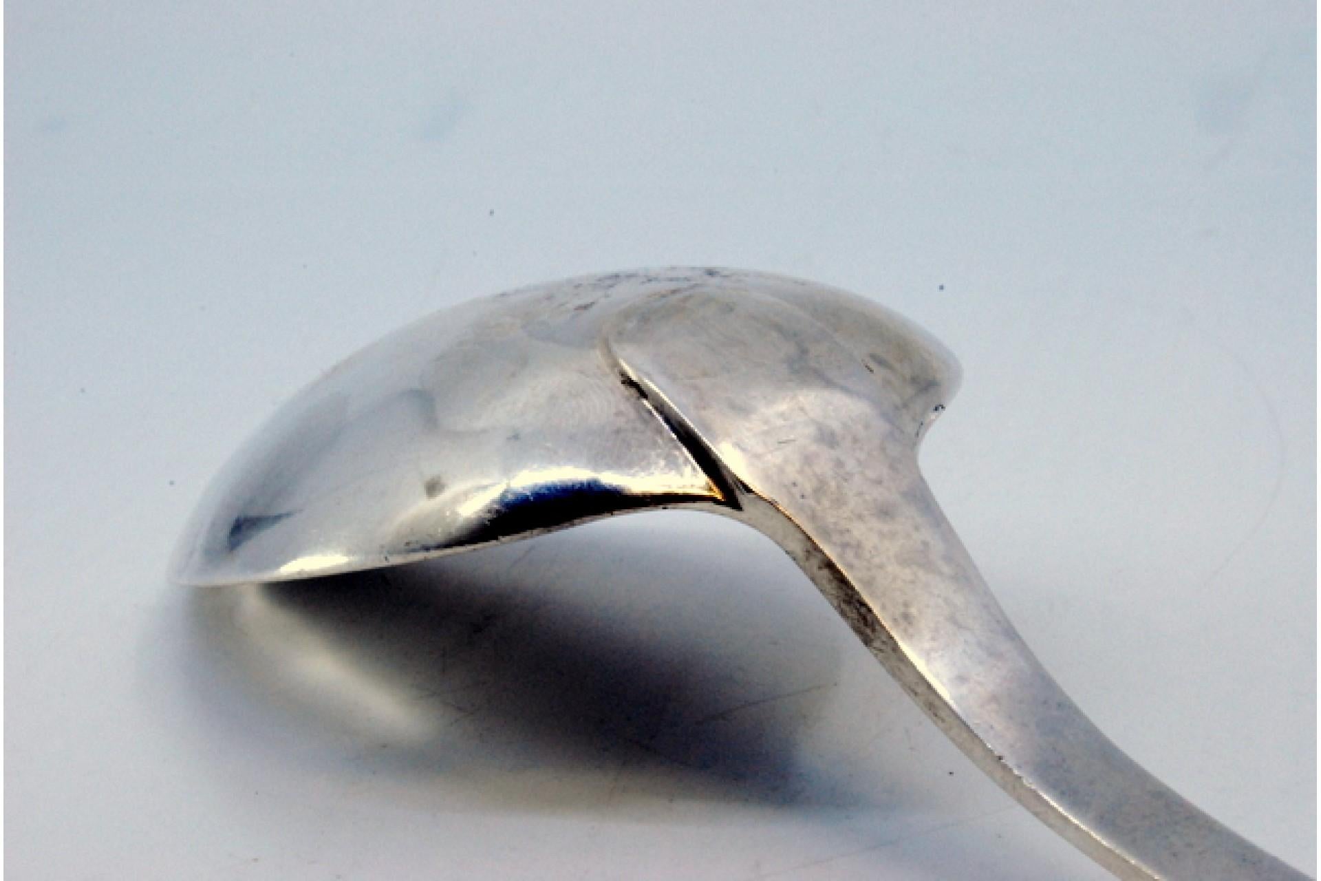 Rice spoon & serving dish in silver w/ acanthus leaves embossed on the handle Silver en venta