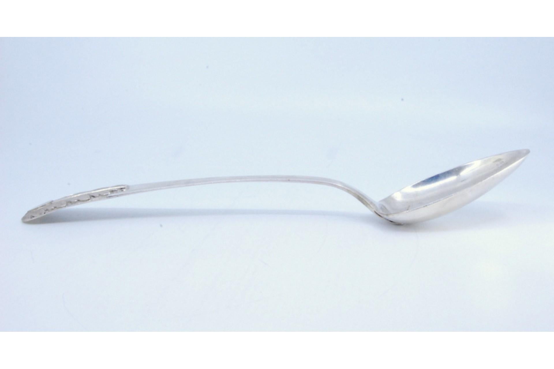 Rice spoon & serving dish in silver w/ acanthus leaves embossed on the handle en venta 2