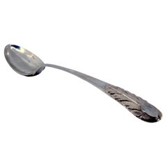 Rice spoon
serving dish in silver w/ acanthus leaves embossed on the handle