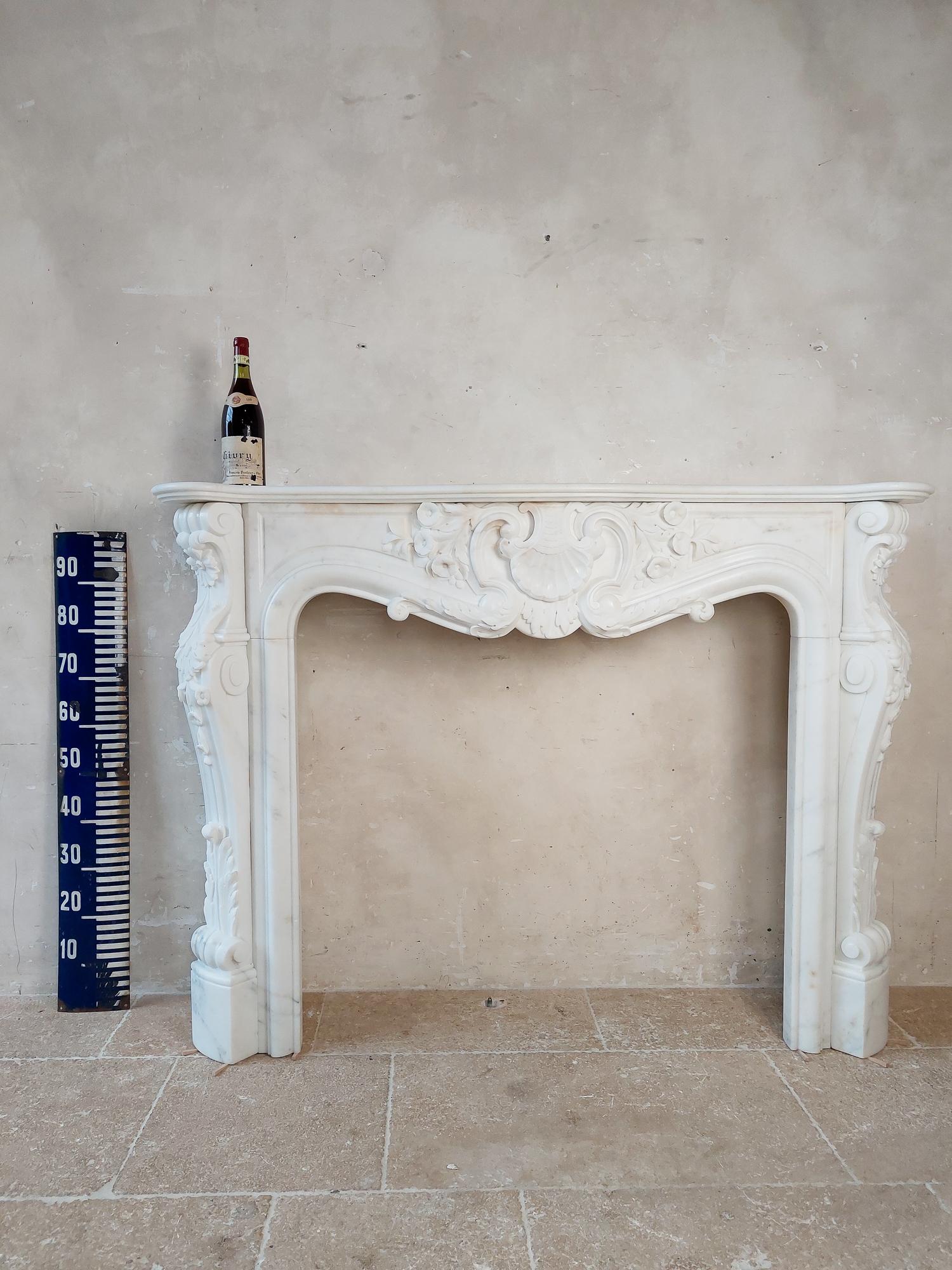 Rich 19th century Mantlepiece of White Statuary Quality Bianco Carrara Marble For Sale 5