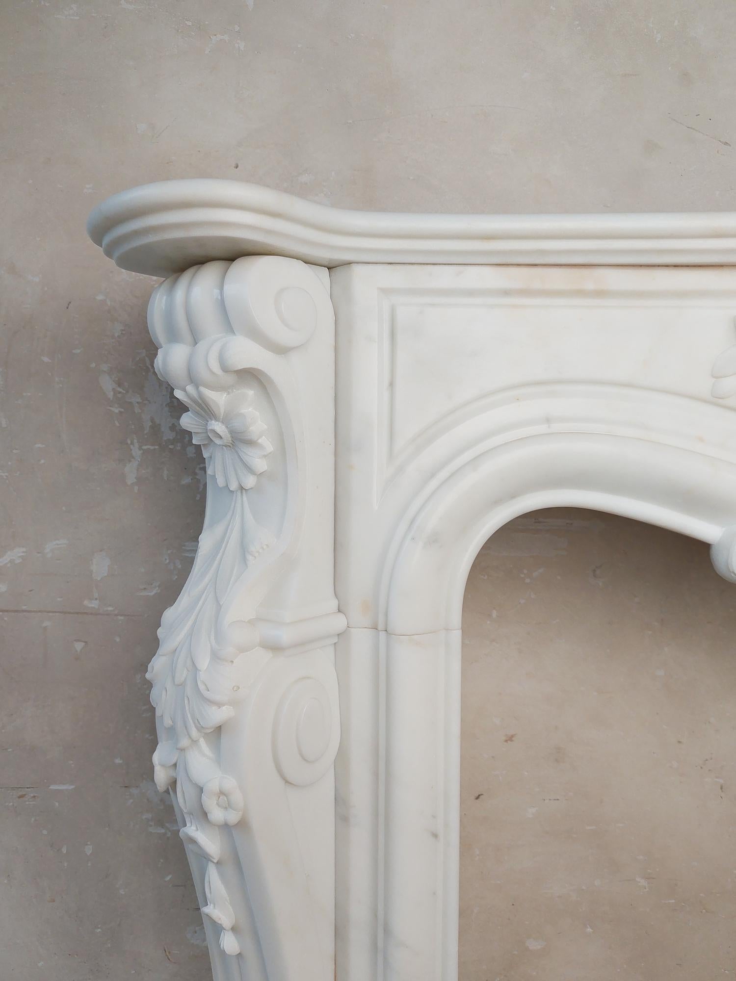 Rich 19th century Mantlepiece of White Statuary Quality Bianco Carrara Marble For Sale 3
