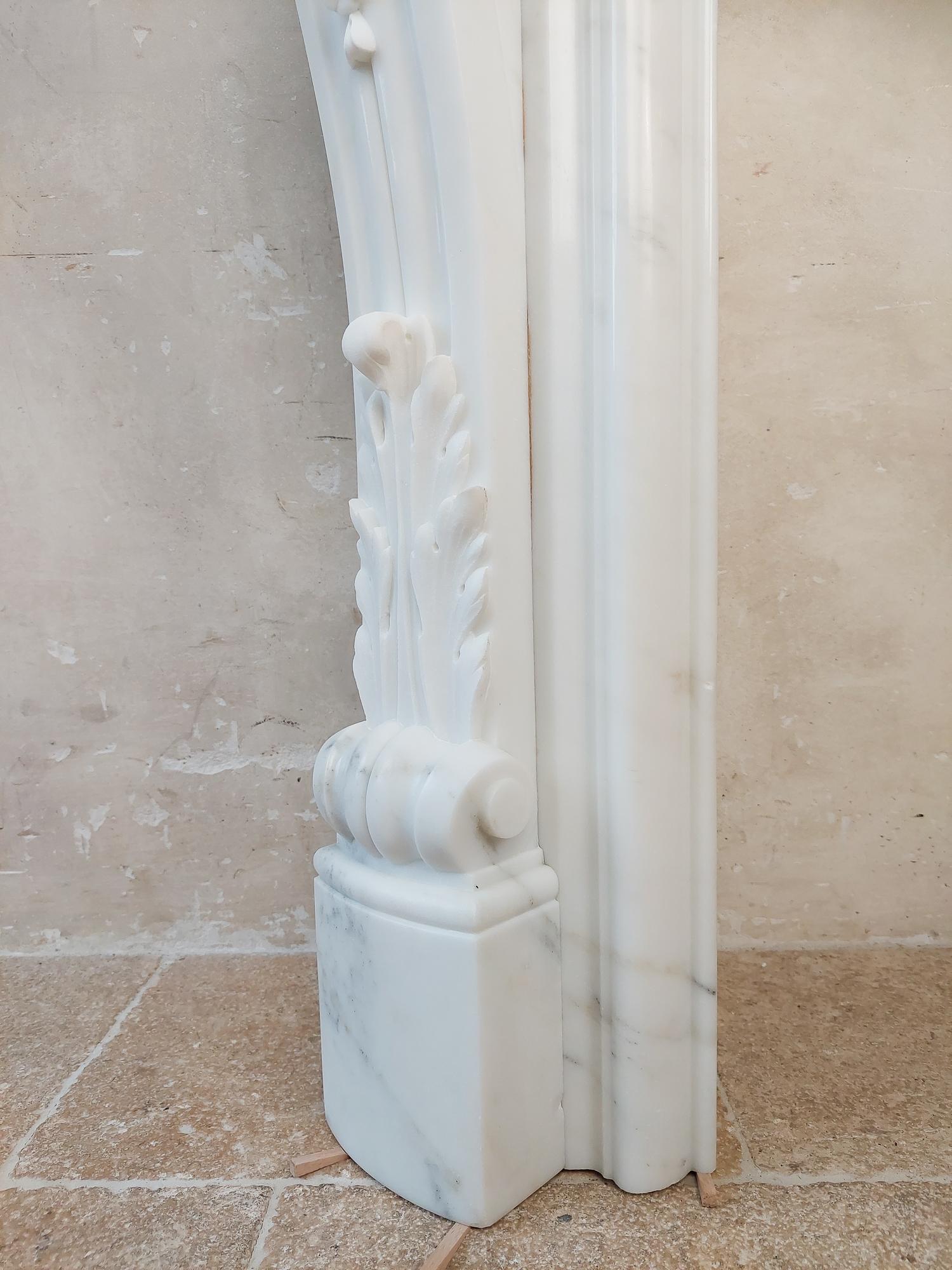 Rich 19th century Mantlepiece of White Statuary Quality Bianco Carrara Marble For Sale 4